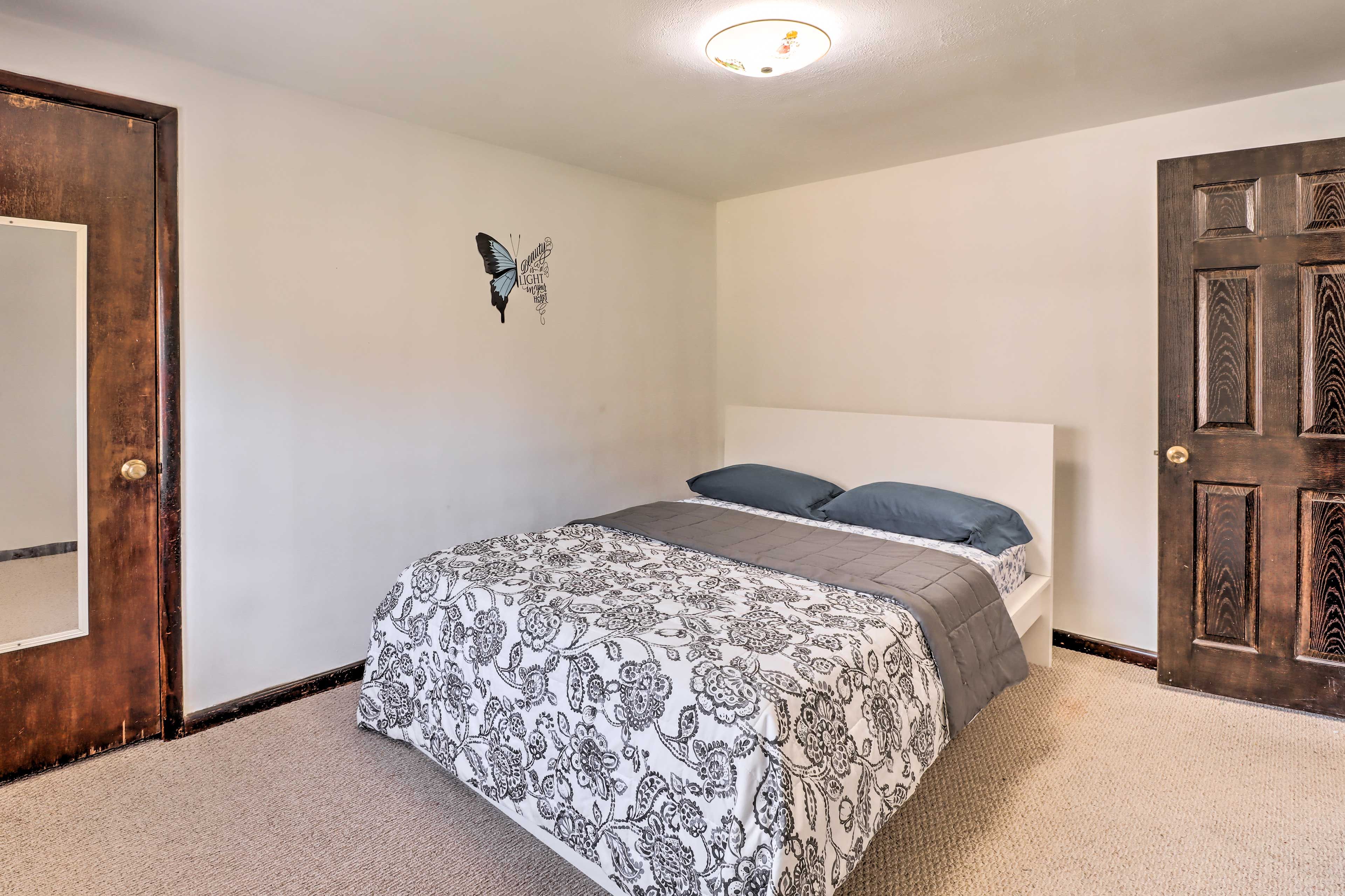 Bedroom 6 | Queen Bed