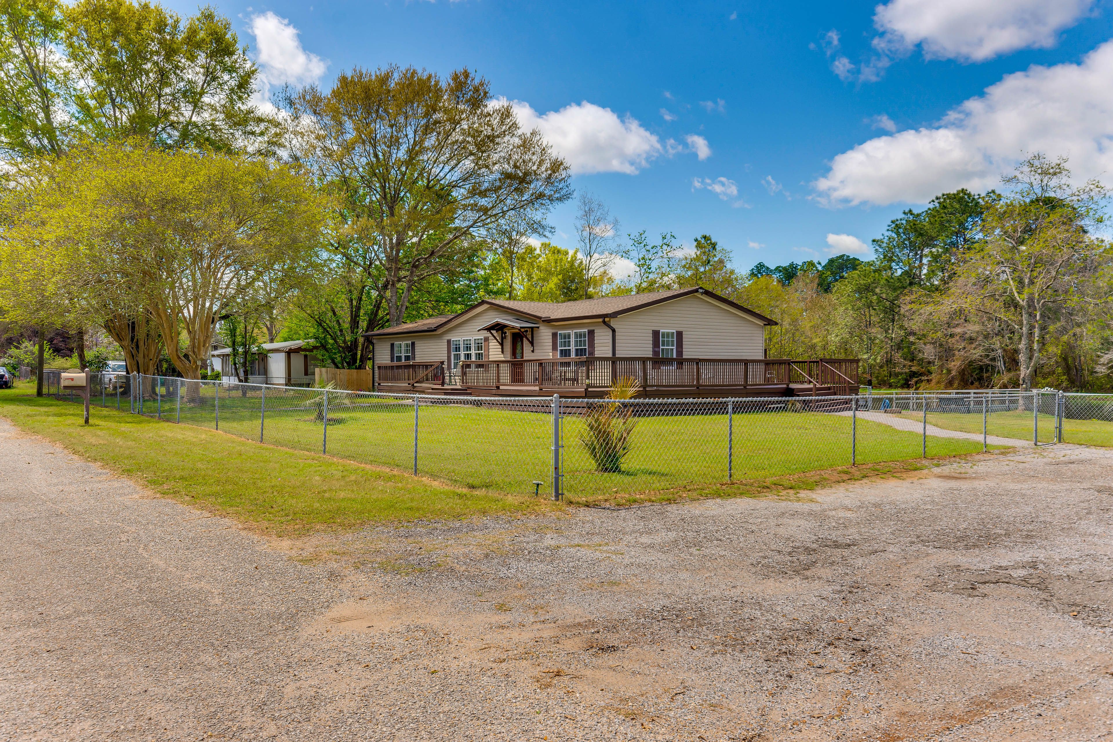 Parking | Driveway (6 Vehicles) | RV/Trailer Parking