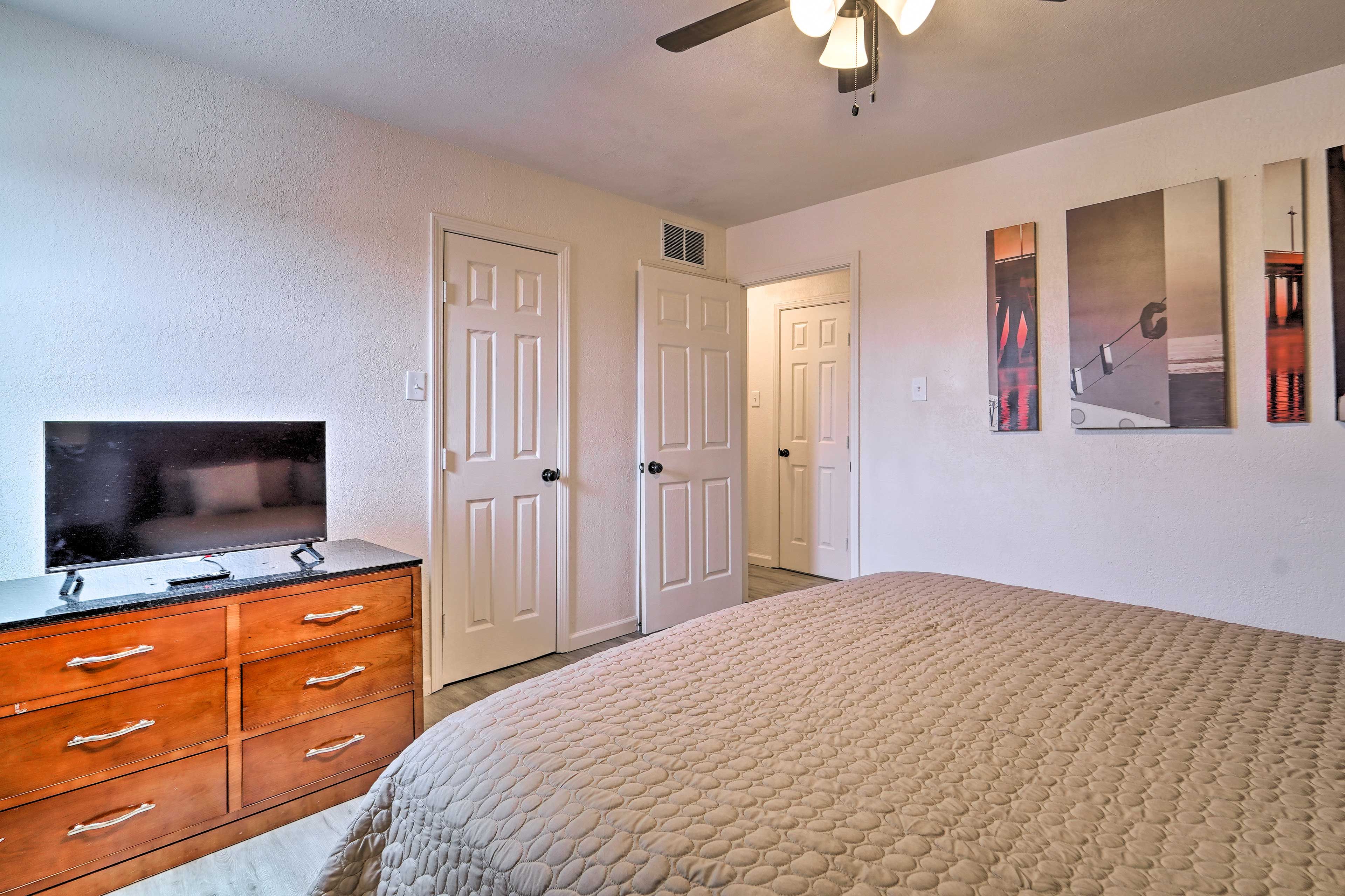 Bedroom 1 | Smart TV