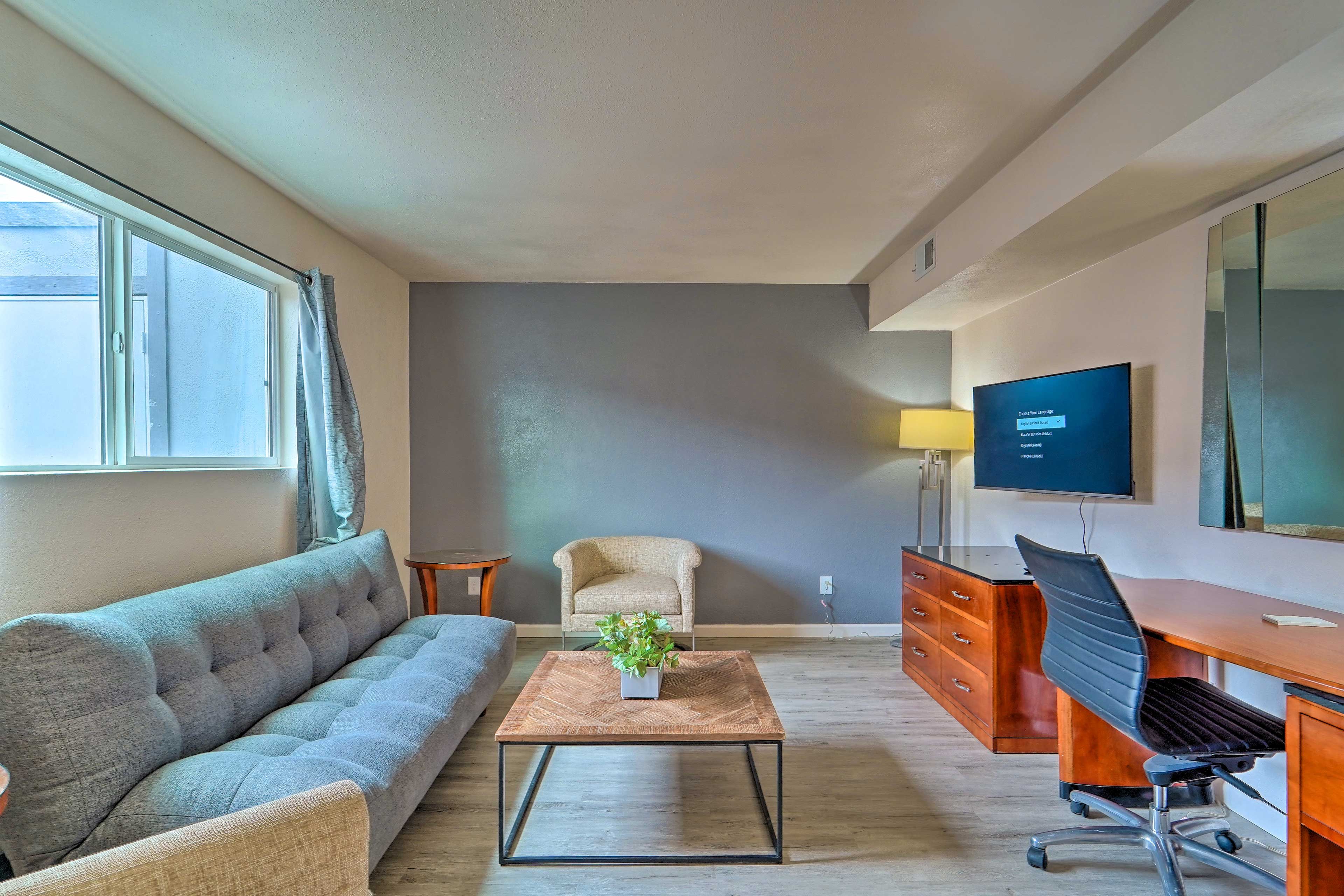 Living Room | Smart TV | Desk Space