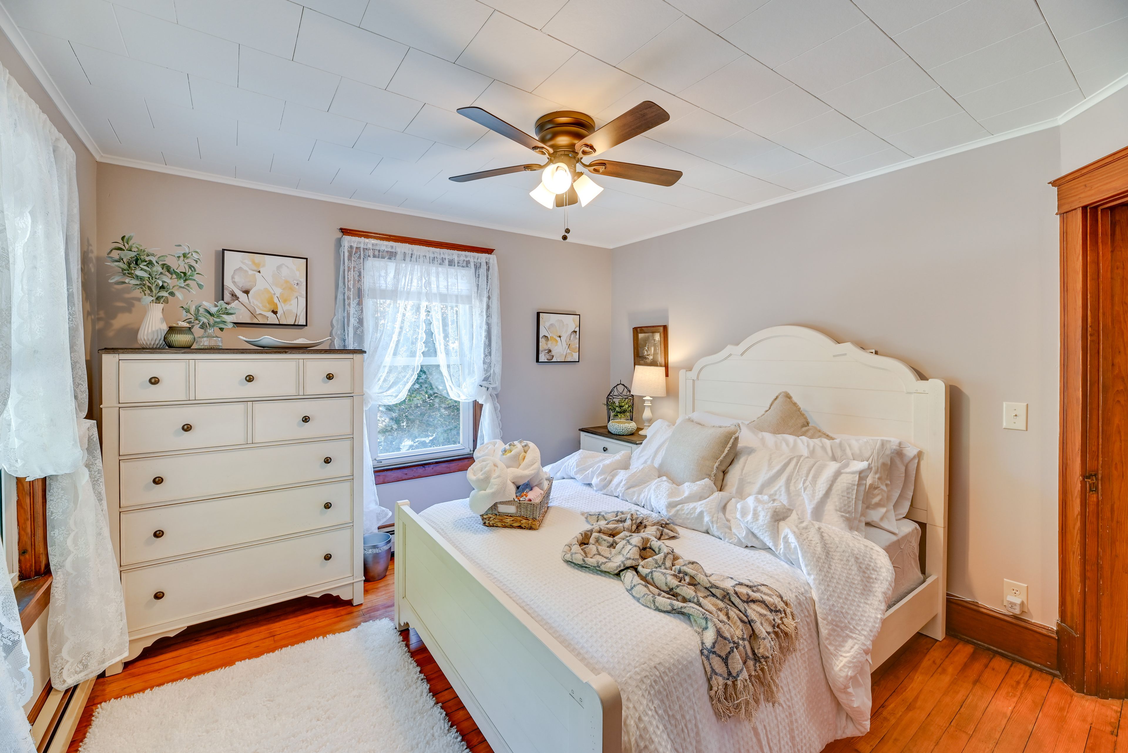 Bedroom 1 | Queen Bed | Smart TV w/ Cable | Balcony Access | 2nd Floor