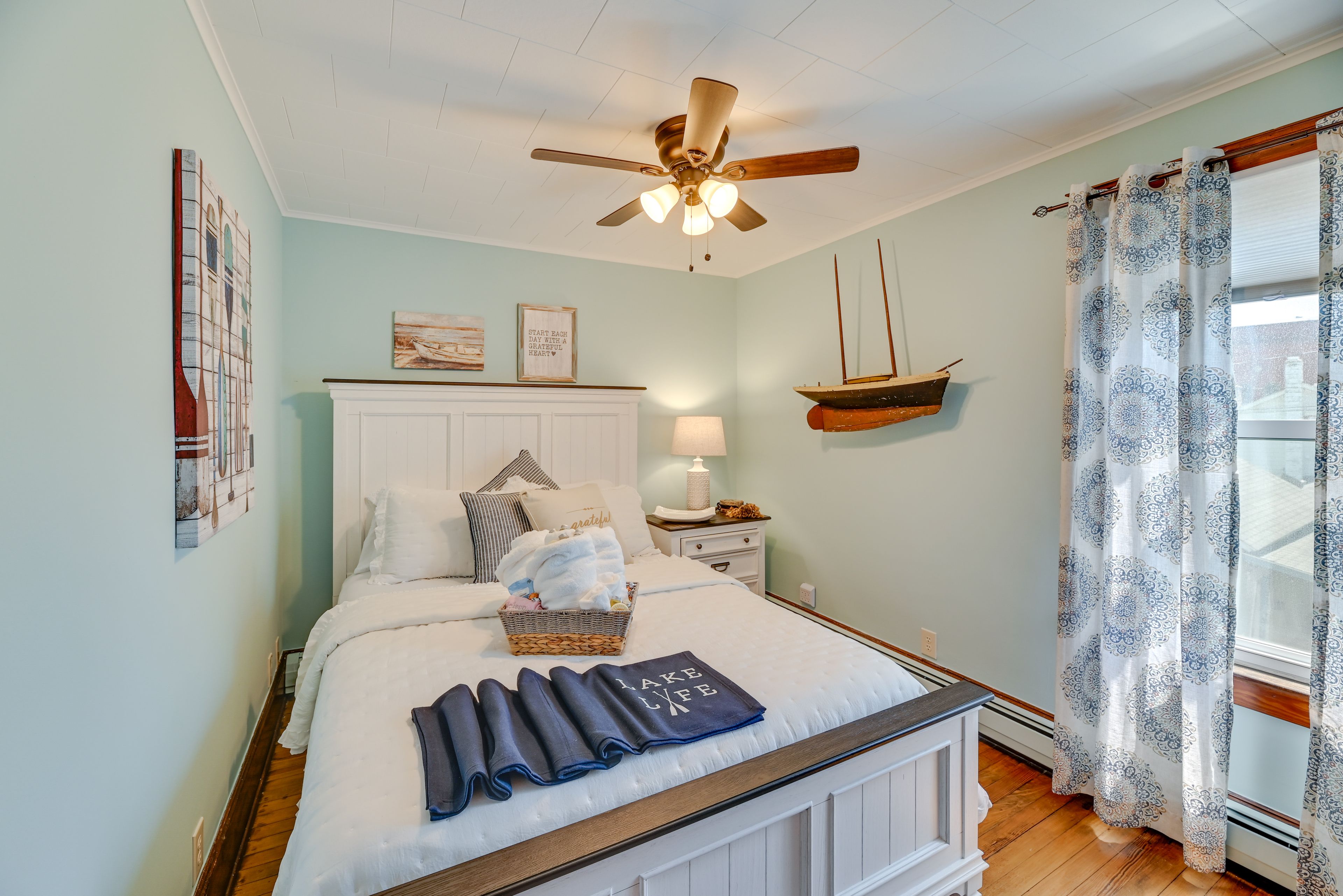 Bedroom 4 | Queen Bed