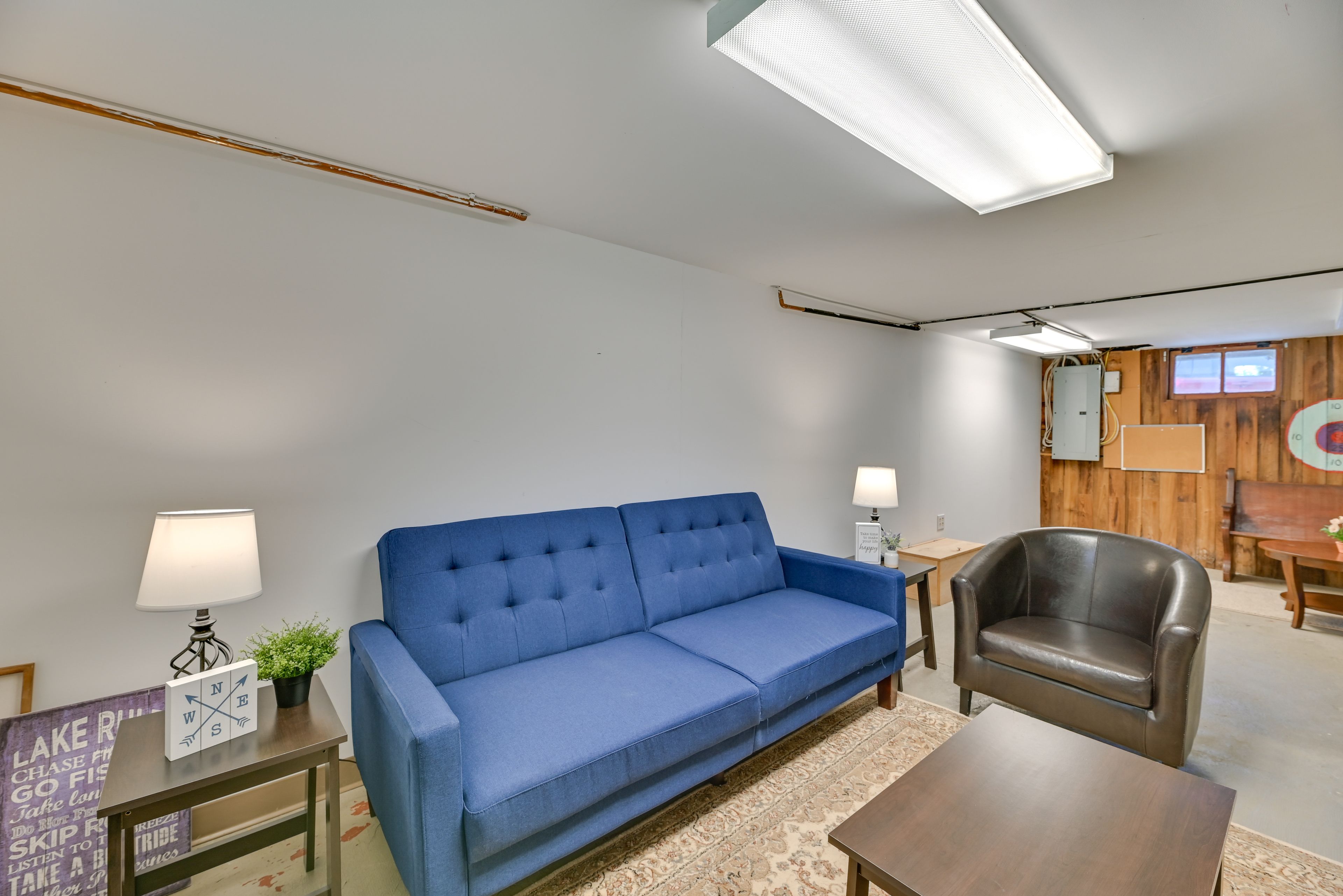 Den | Full Futon | Smart TV w/ Cable | 2nd Floor