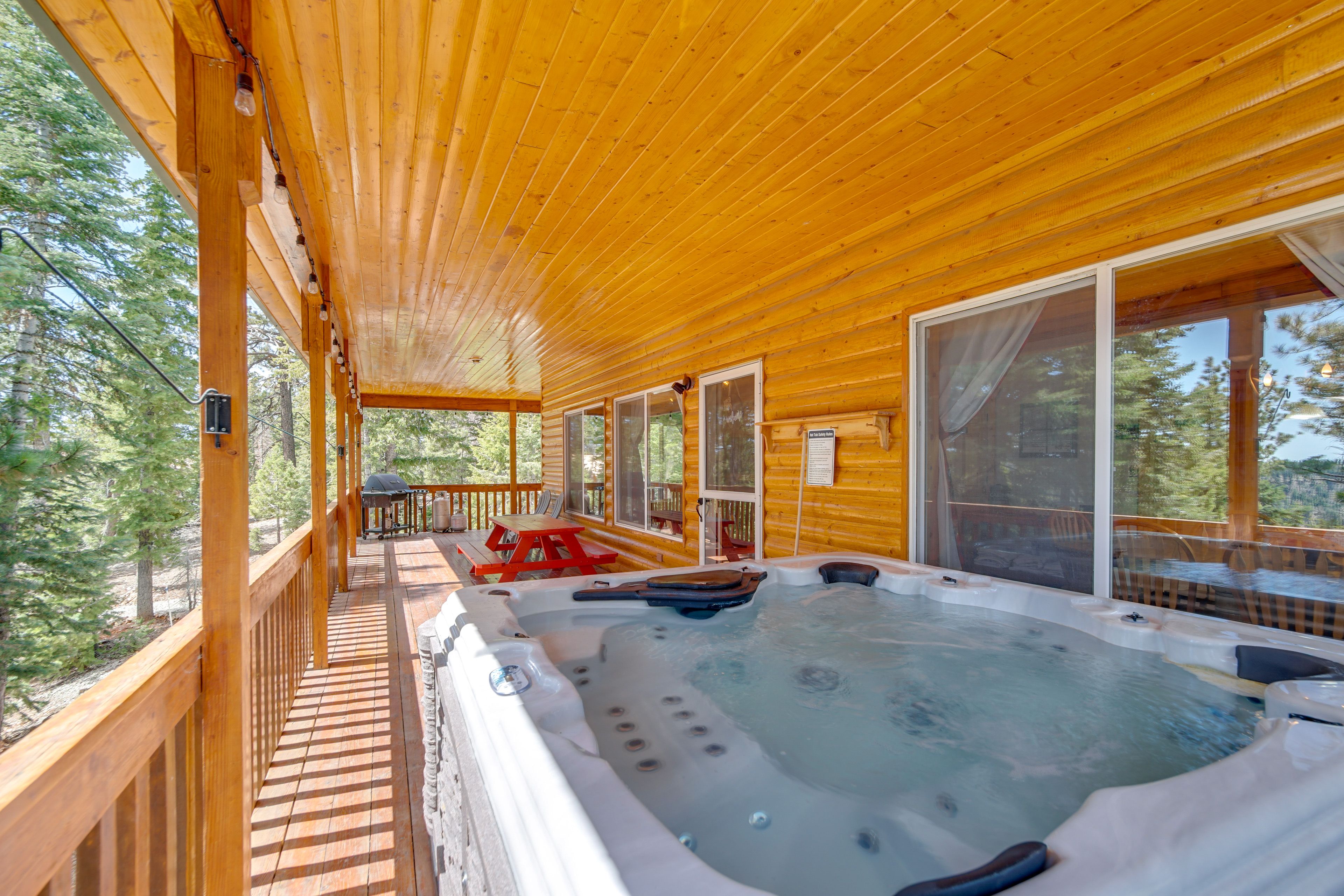 Covered Deck | Private Hot Tub | Grill | Picnic Table