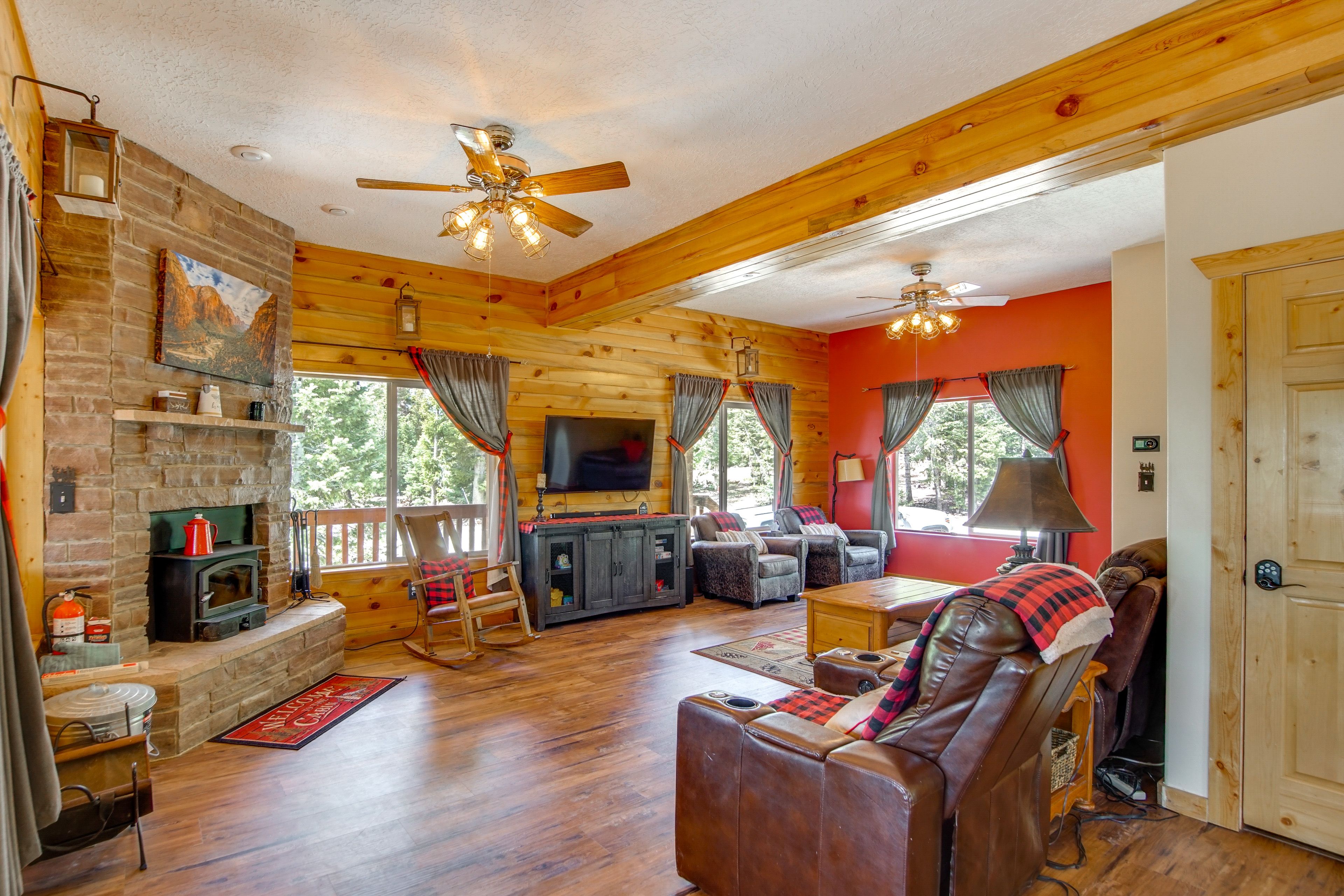 Living Room | Smart TV | Free WiFi | Wood-Burning Stove