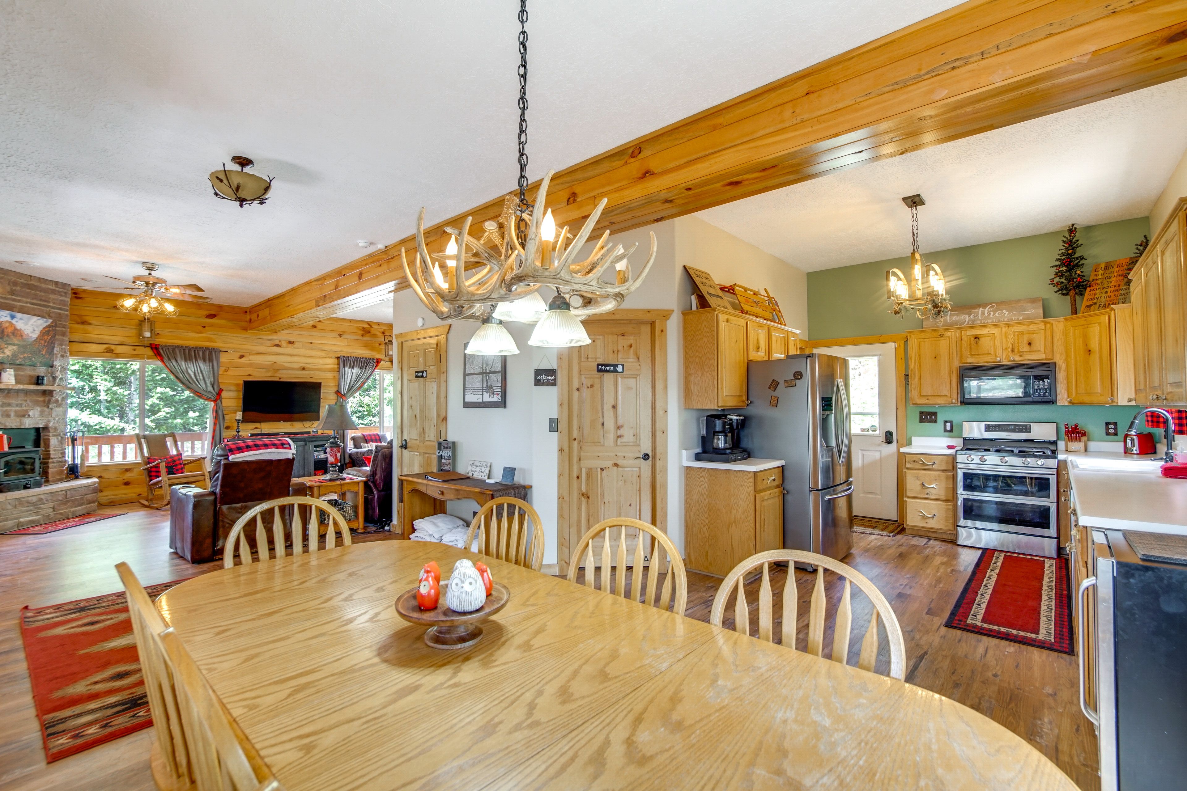 Dining Area | Dishes & Flatware Provided