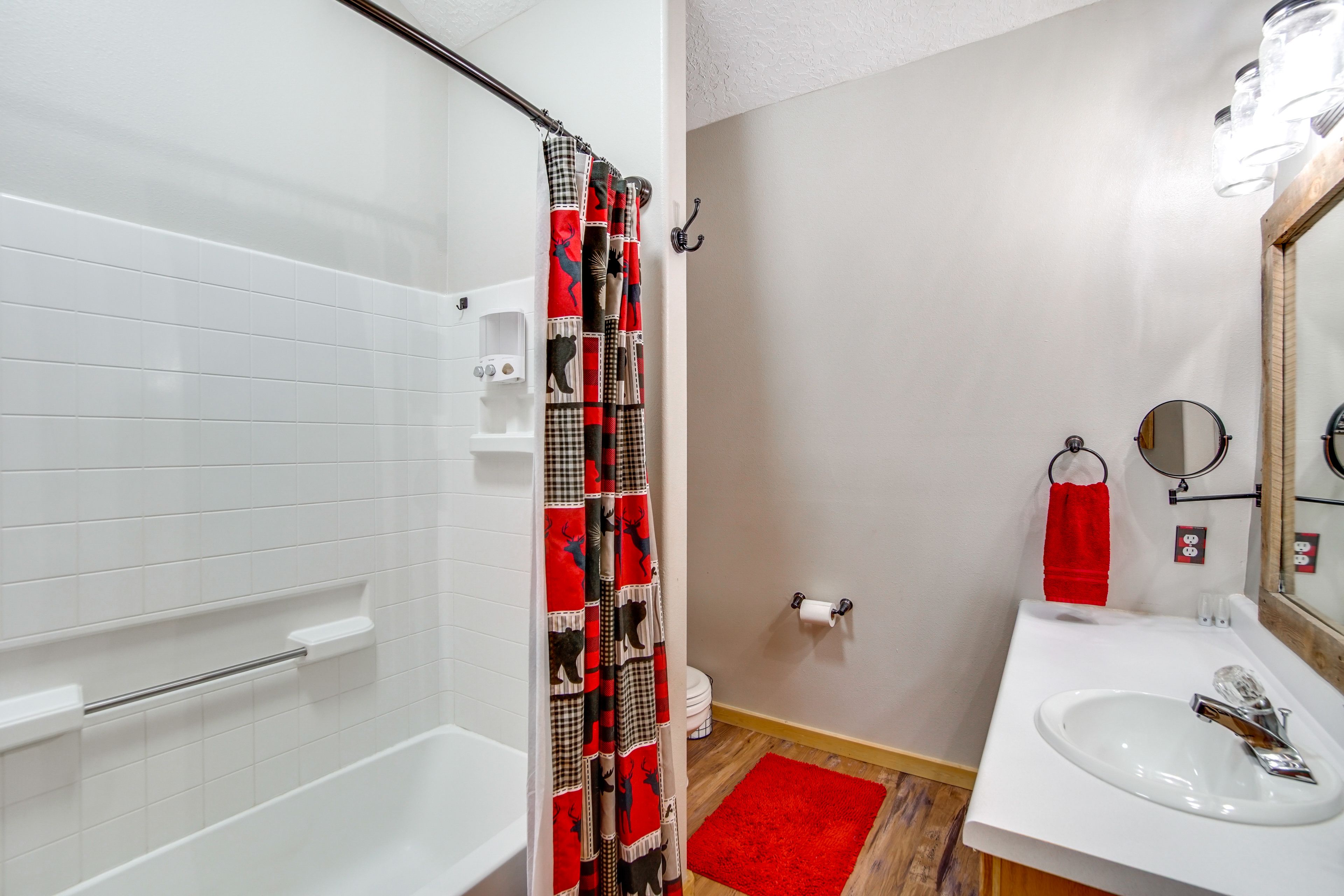 Full Bathroom | Linens & Towels Provided