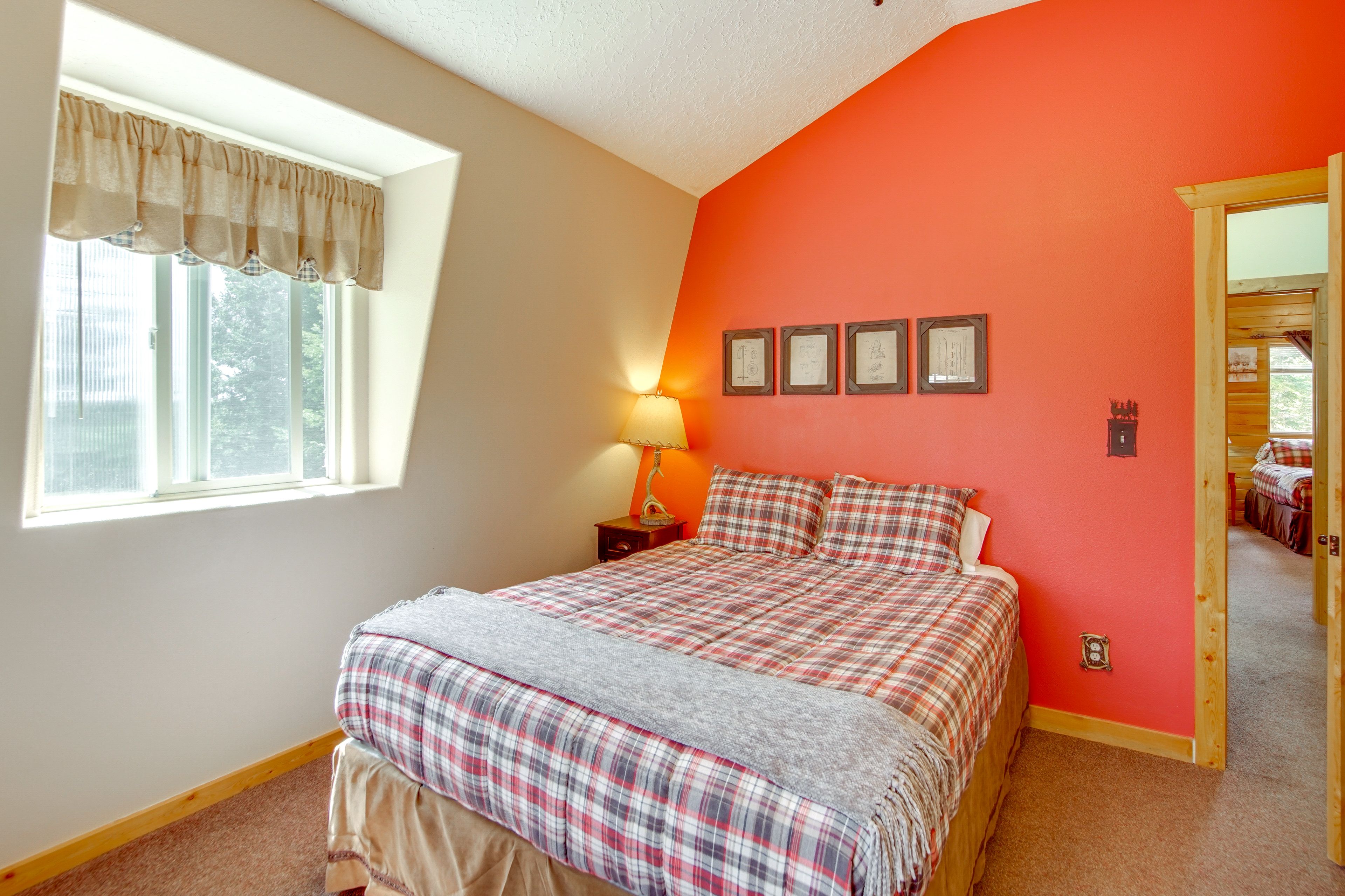 Bedroom 3 | Queen Bed