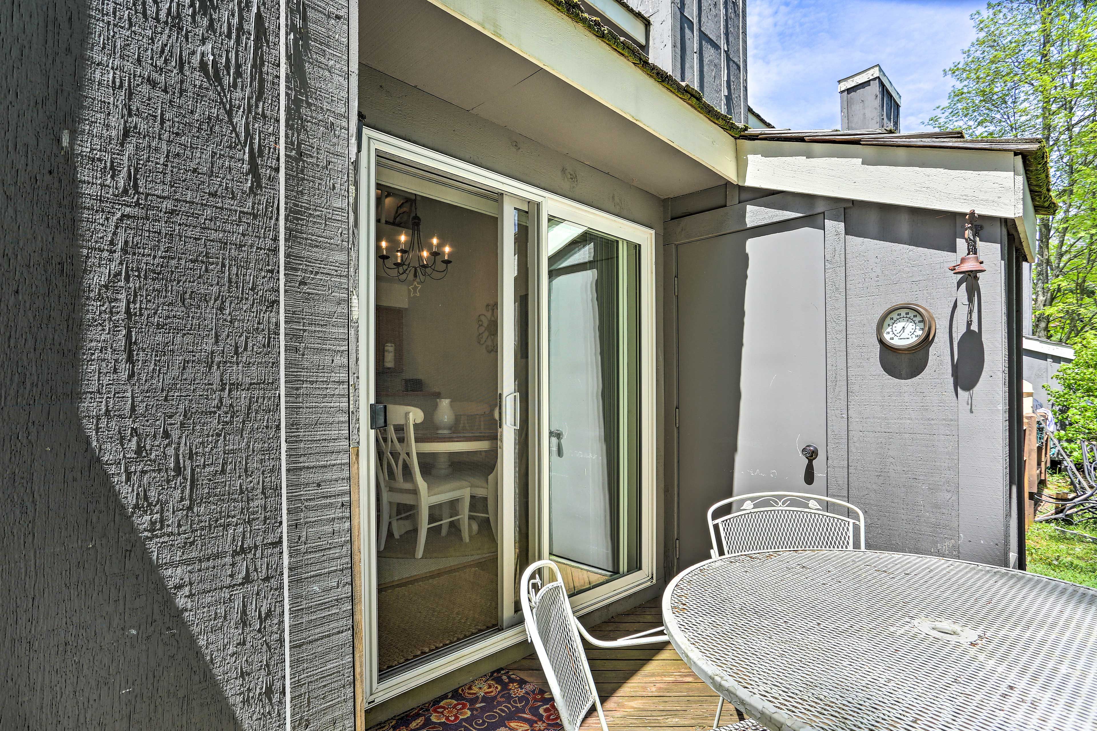 Private Deck | Dining Area | Gas Grill