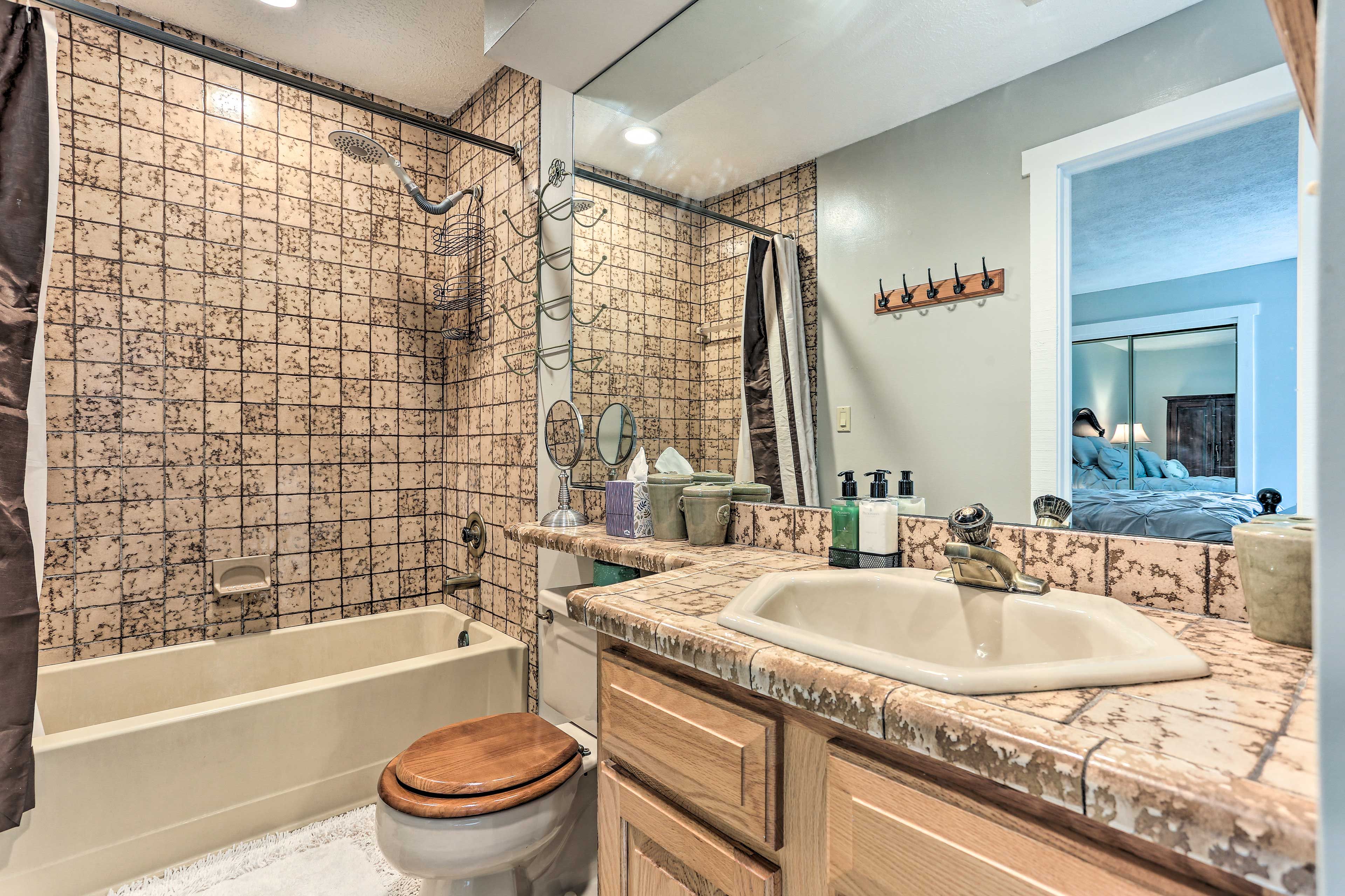 En-Suite Bathroom | 1st Floor | Towels Provided