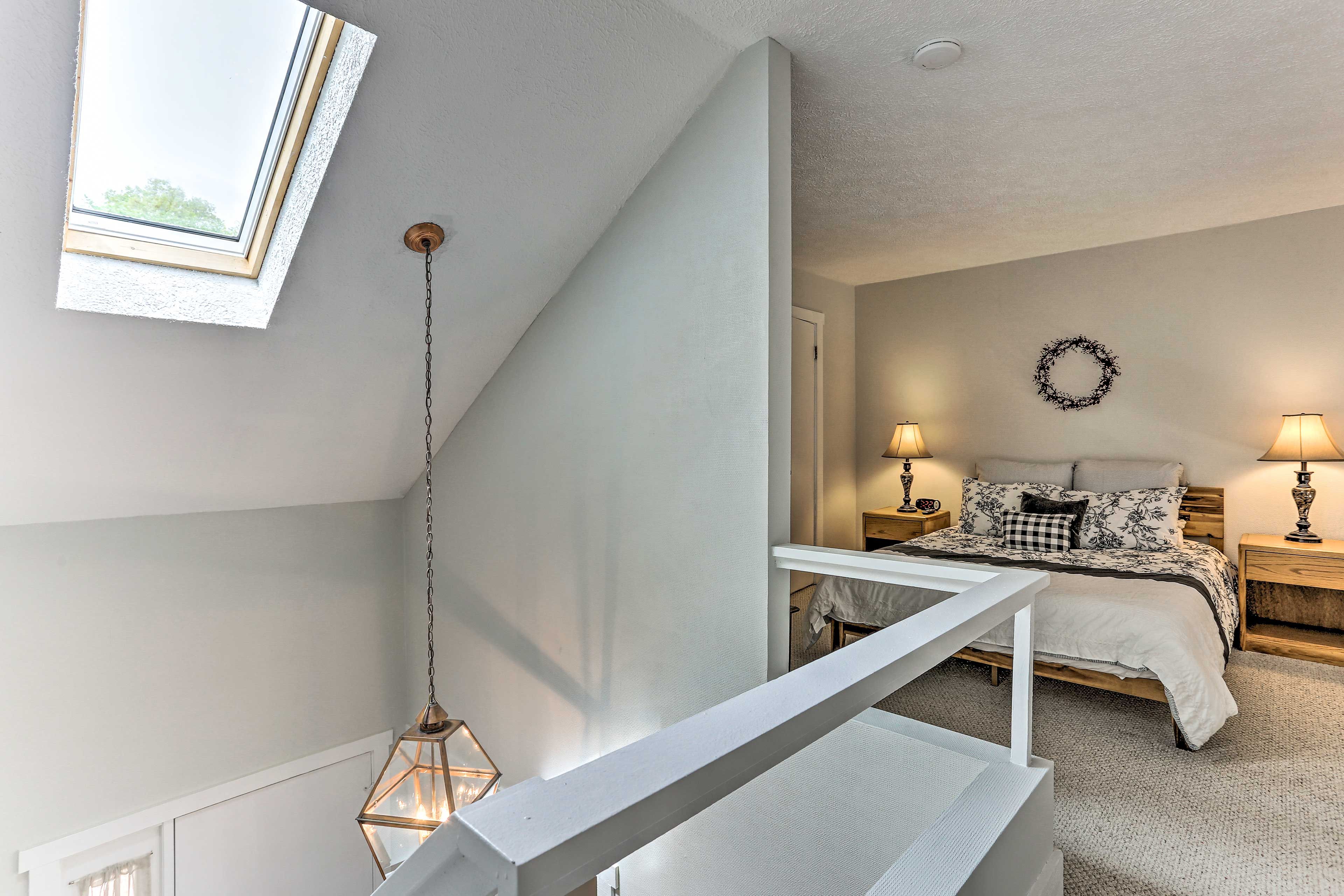 Loft | 2nd Floor | Queen Bed