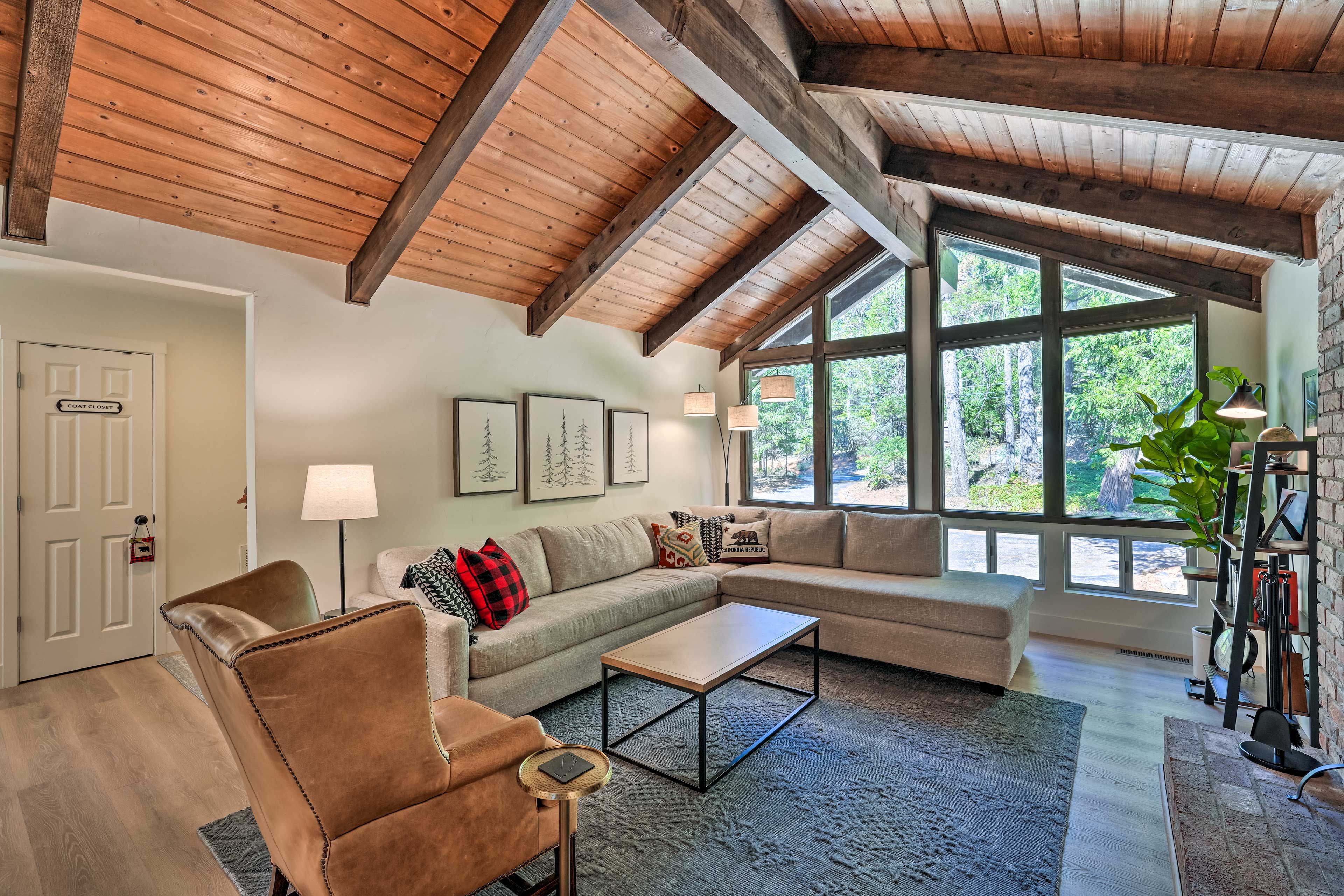 Living Room | Smart TV | Central A/C