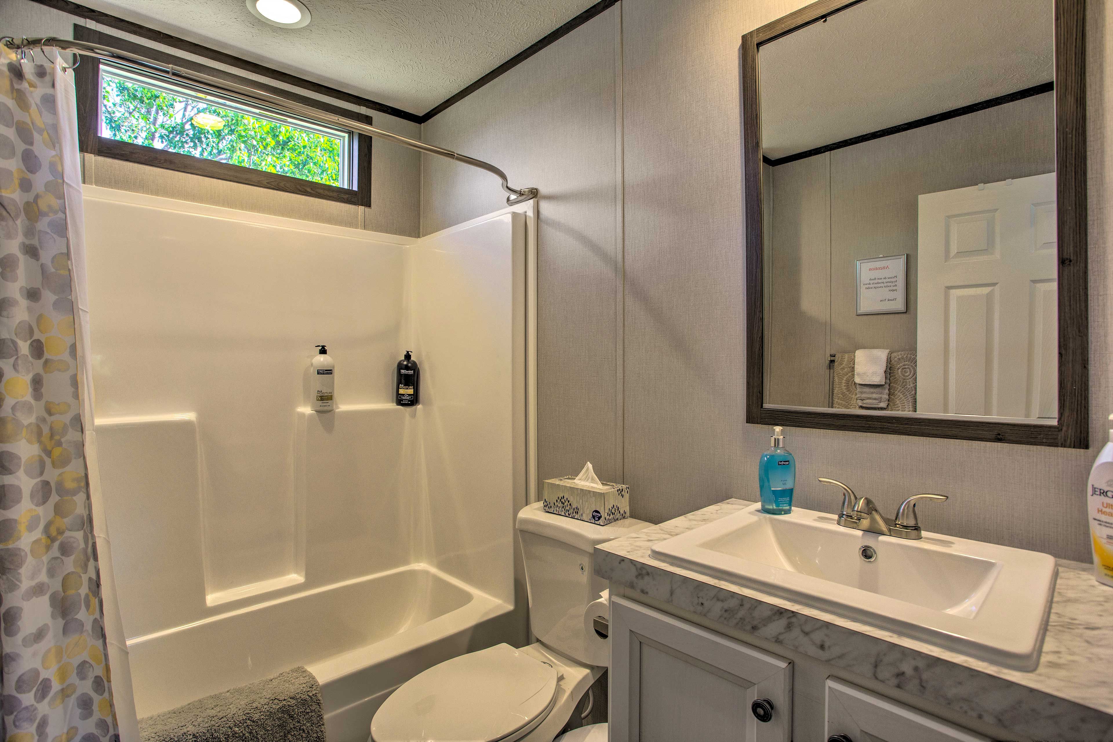 Full Bathroom | Main Level