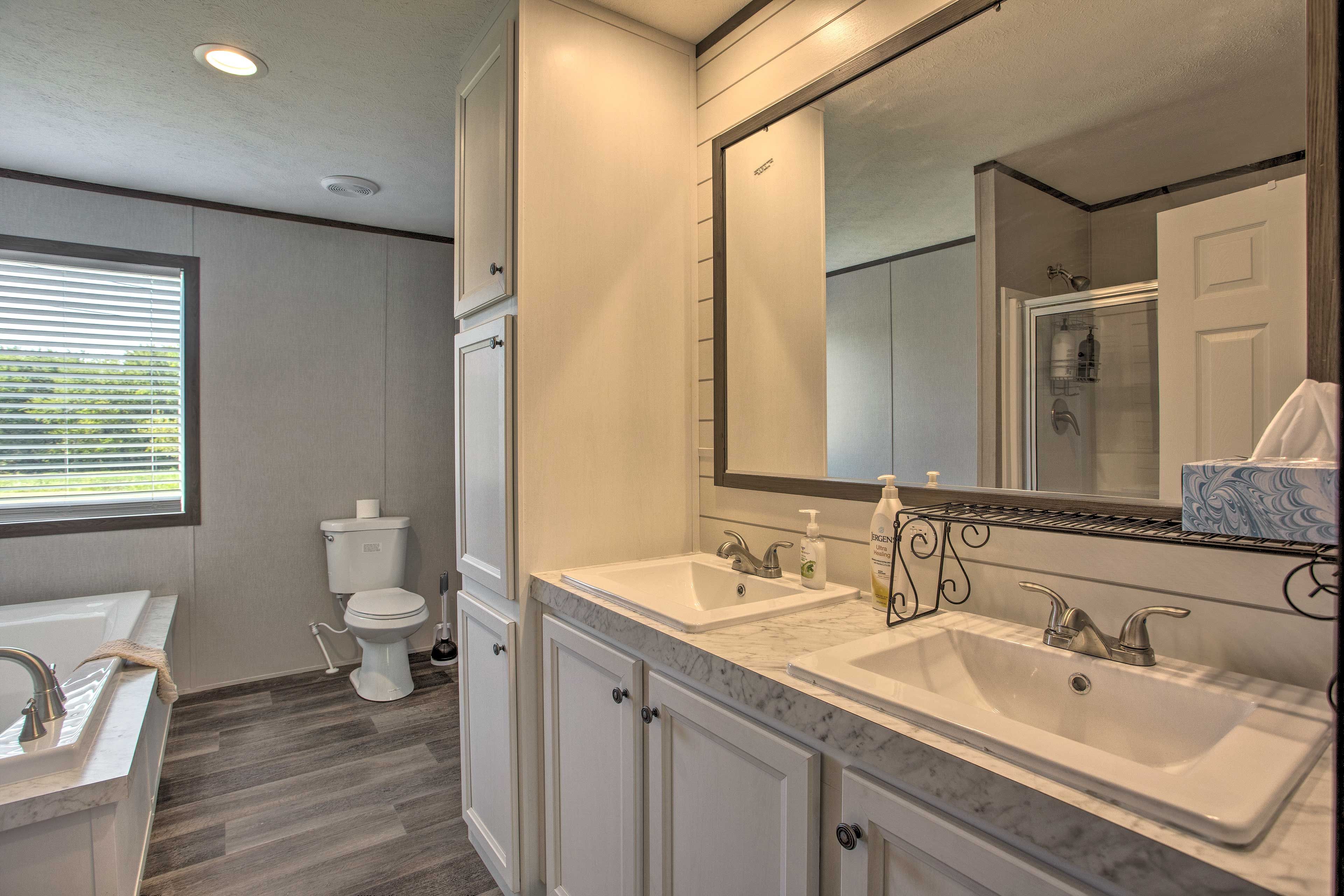 En-Suite Bathroom | Main Level | Towels Provided