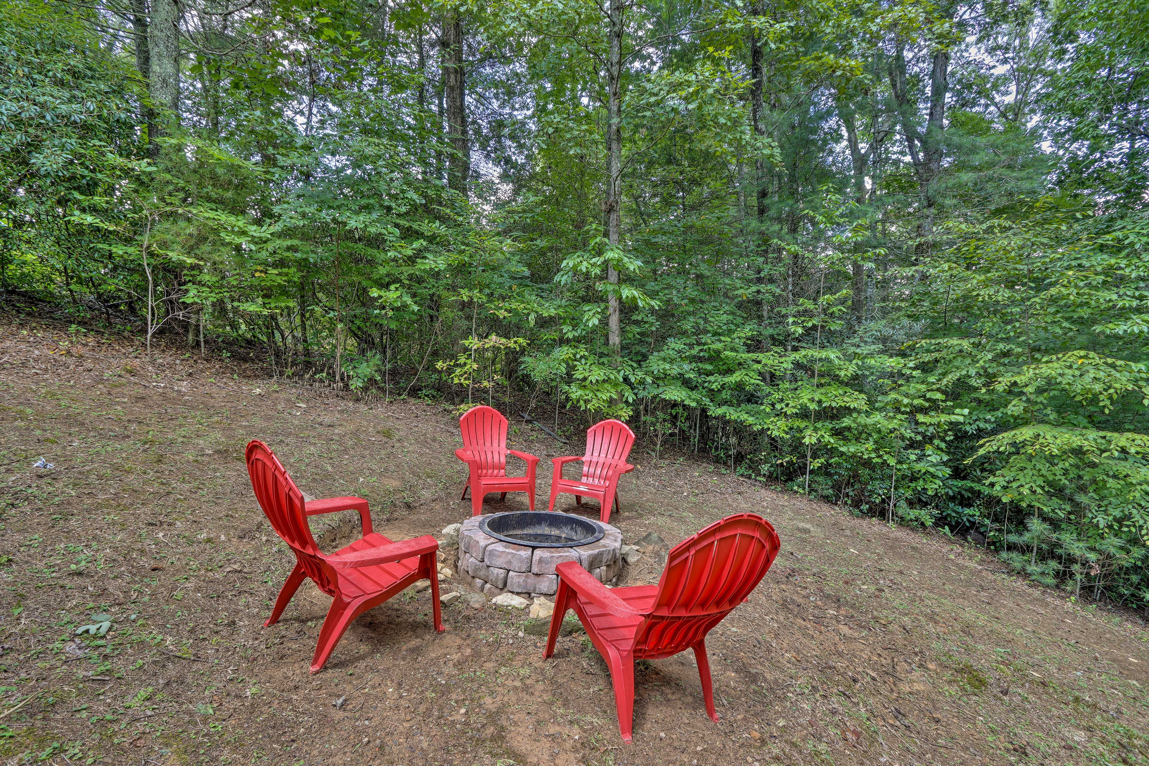 Quiet Wooded Surroundings | Creek On-Site