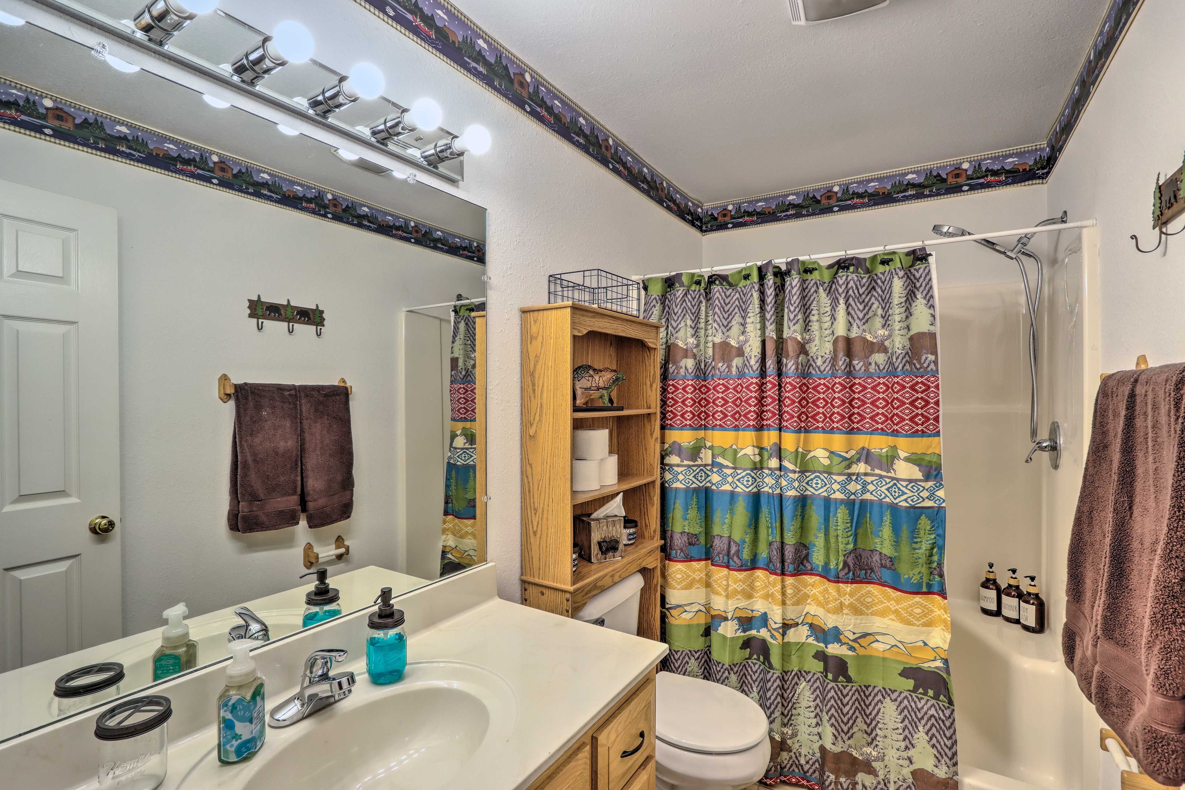 Full Bathroom | Complimentary Toiletries | Towels Provided | Shower/Tub Combo