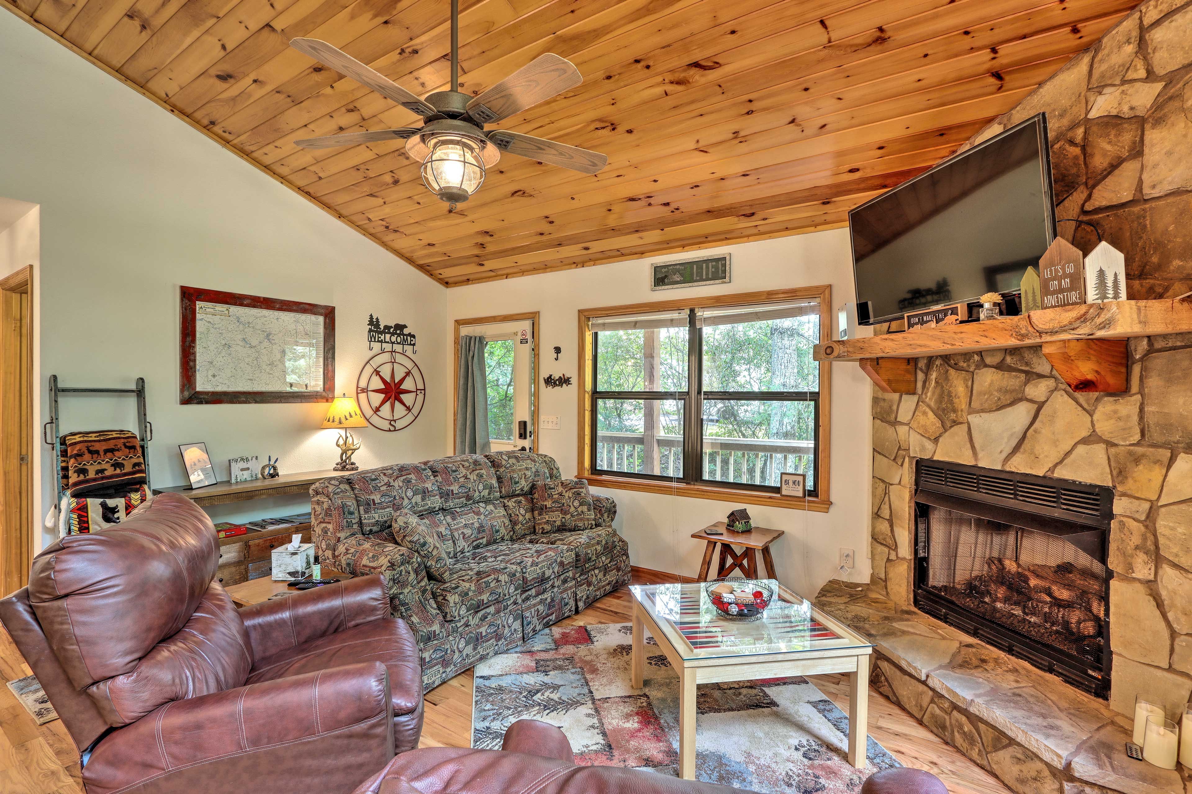 Living Room | Smart TV | Wood-Burning Fireplace | Laptop-Friendly Workspace
