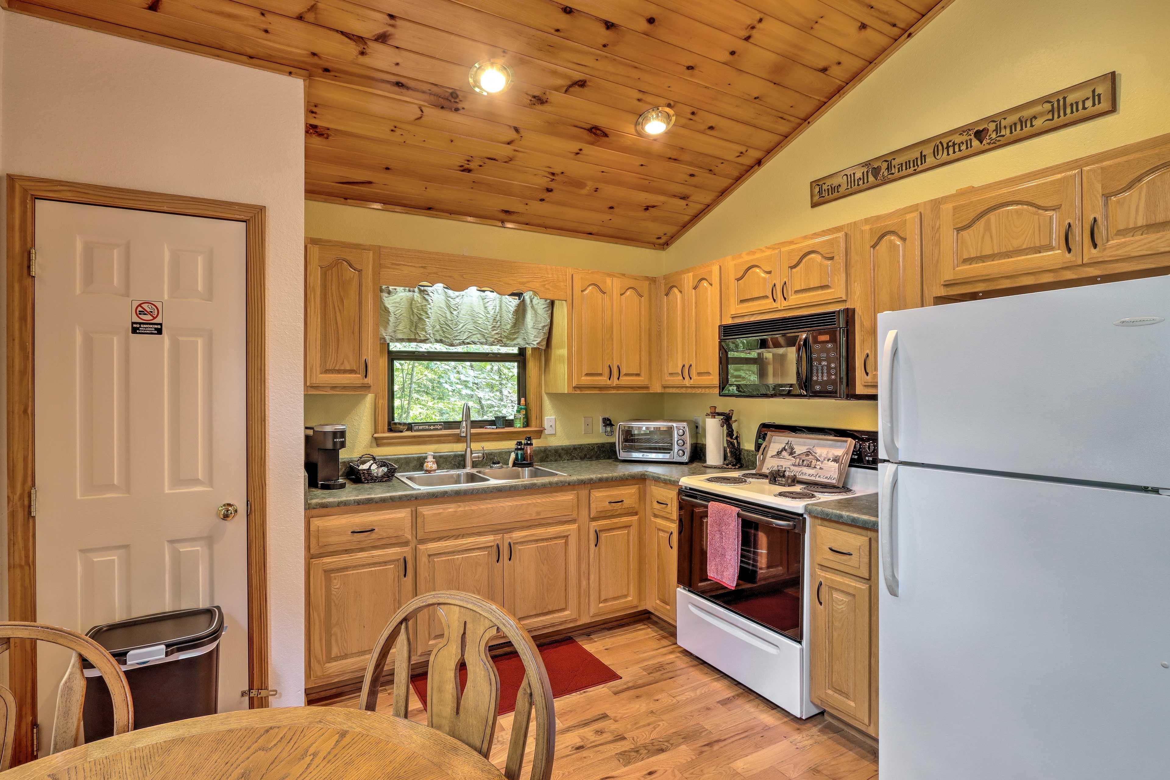 Kitchen | Equipped w/ Cooking Basics