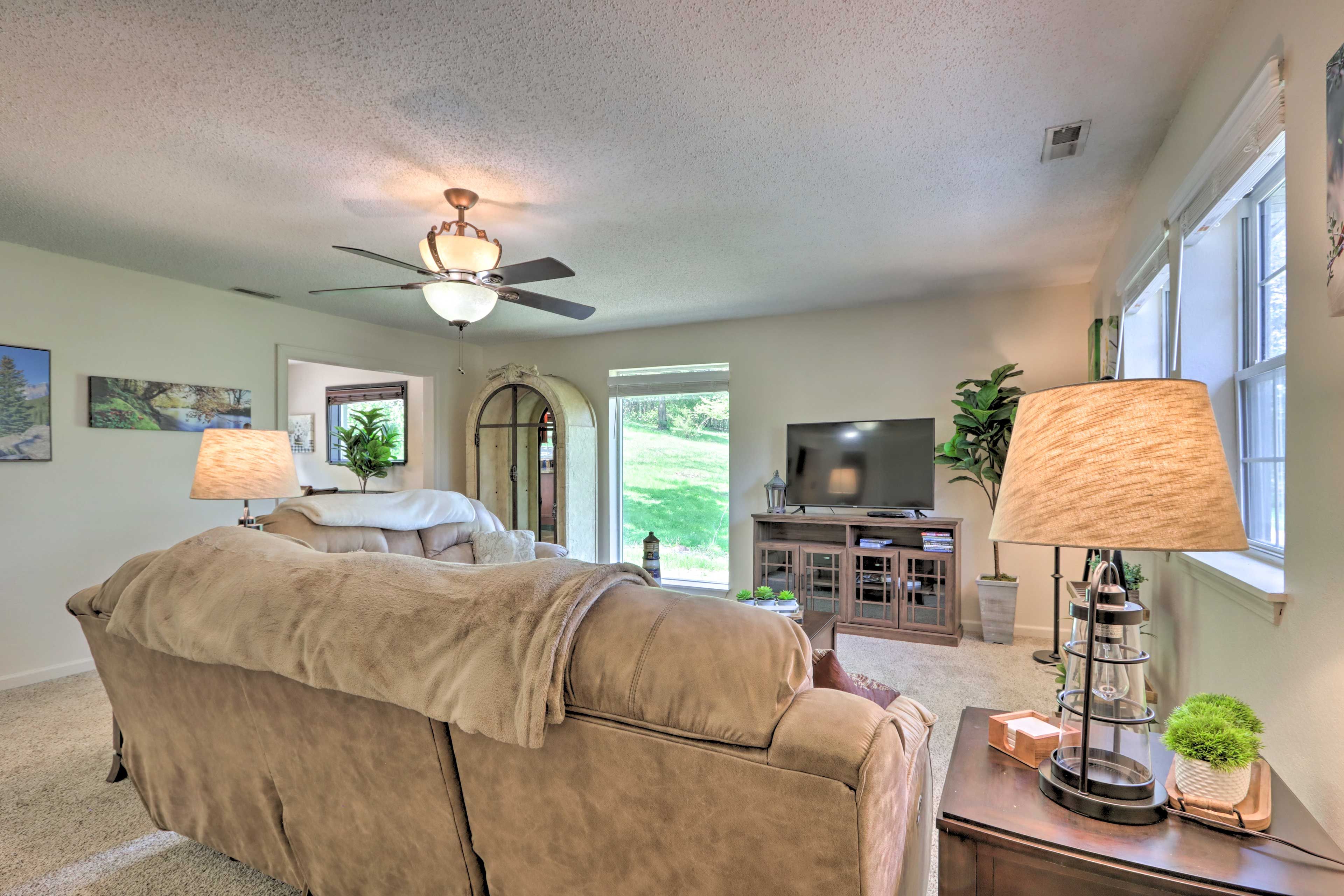 Living Room | 1st Floor | Air Conditioning