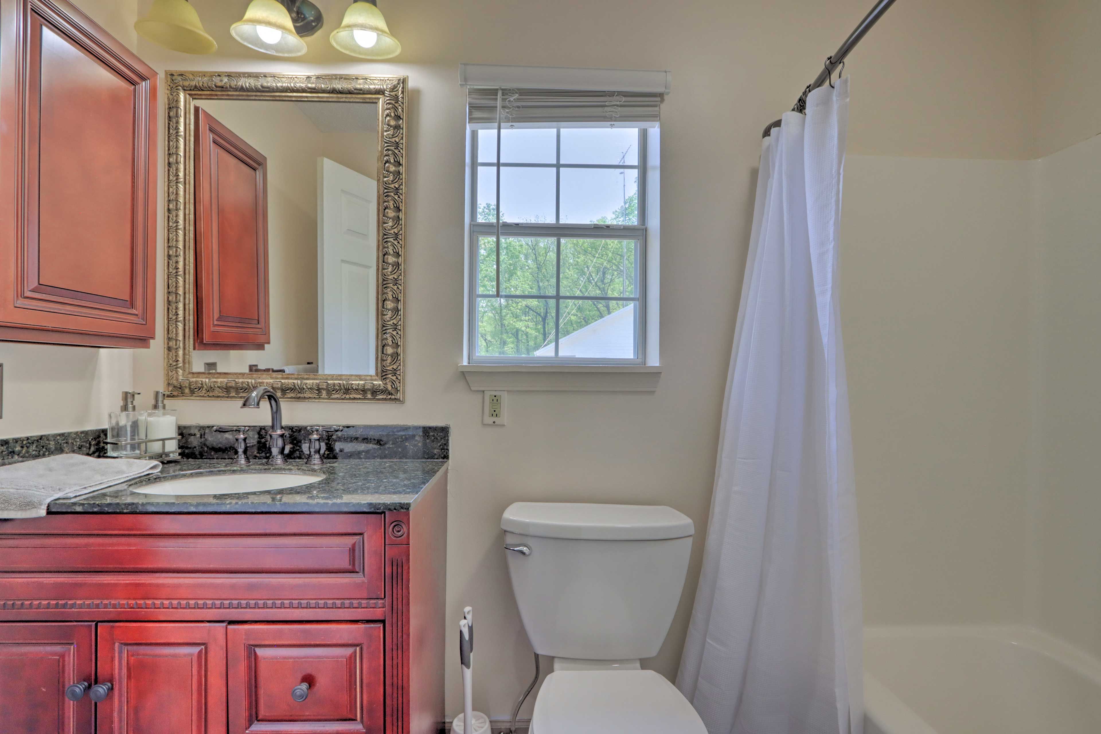 Full Bathroom | Towels/Soap Provided
