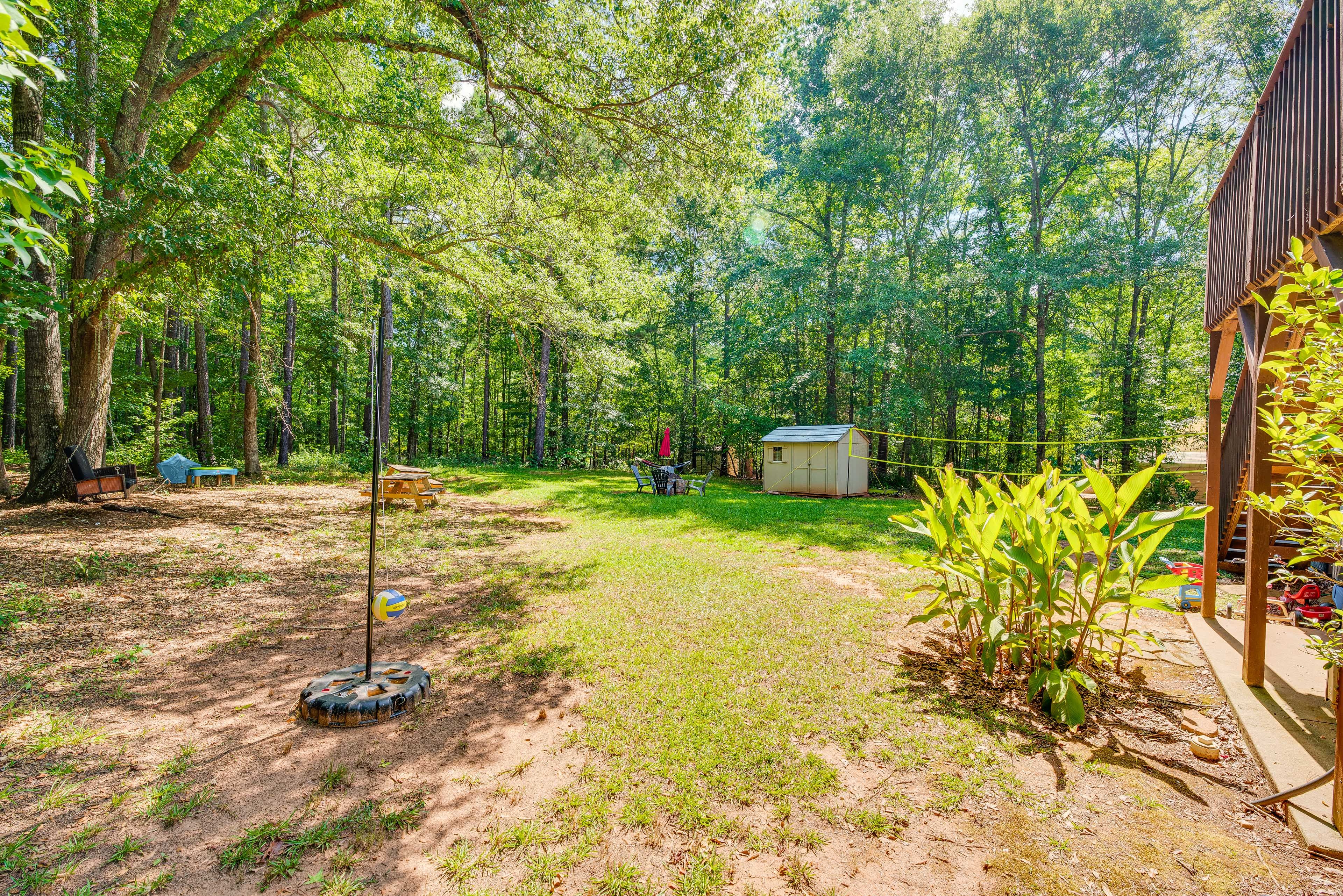 Spacious Yard | Picnic Area | Tetherball | Hammock