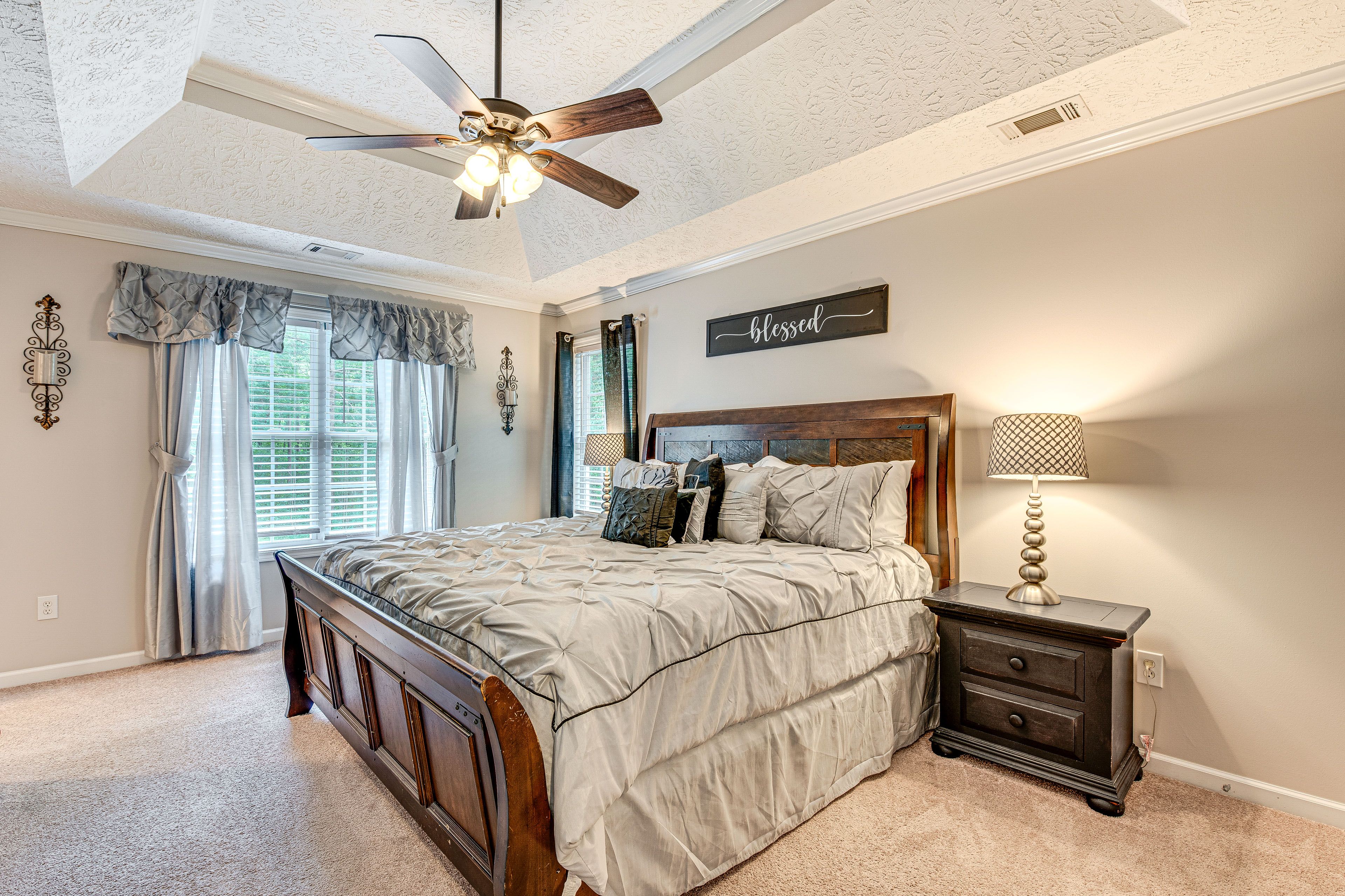 Bedroom 1 | King Bed | Smart TV | En-Suite Bathroom