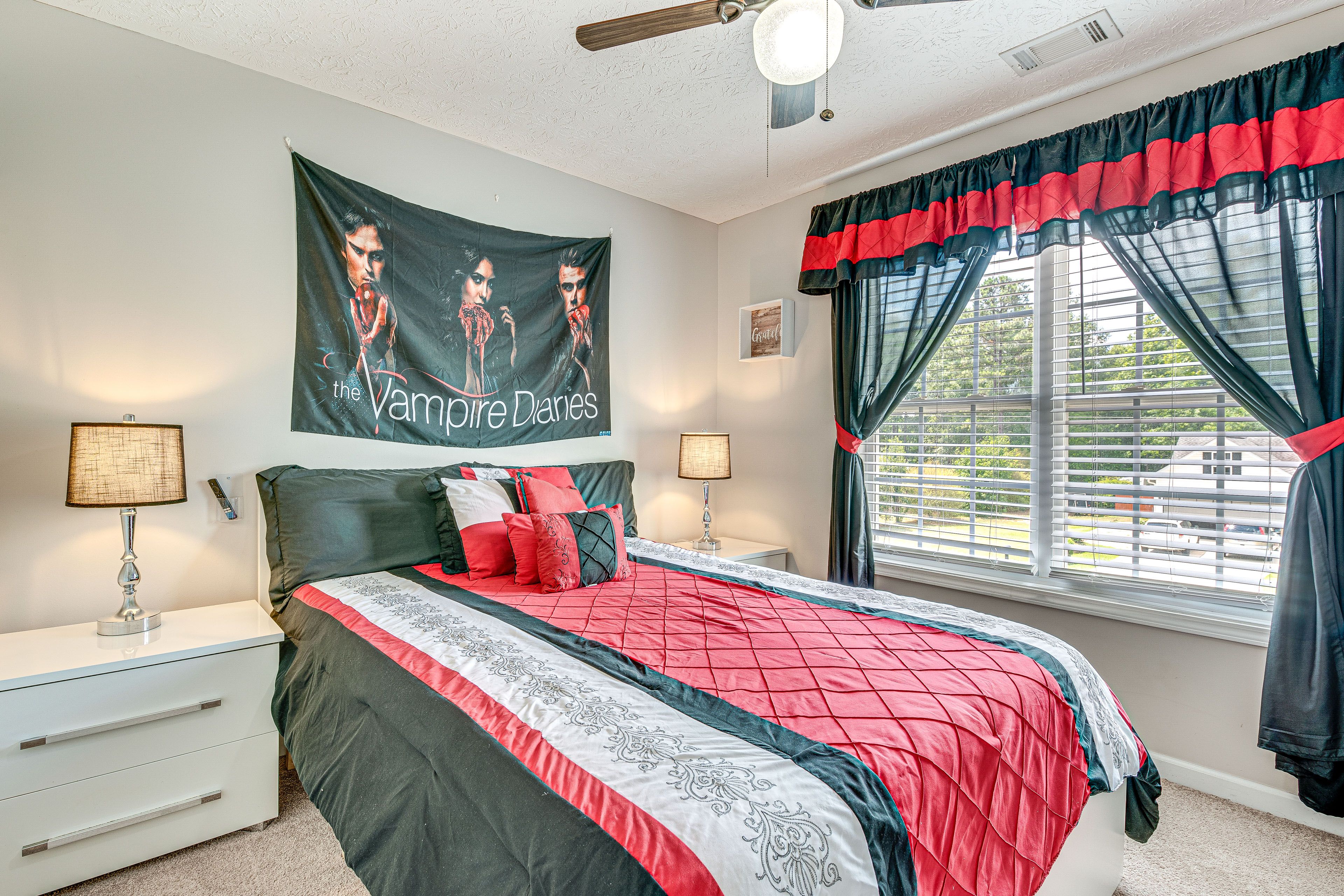 Bedroom 2 | Queen Bed | Smart TV