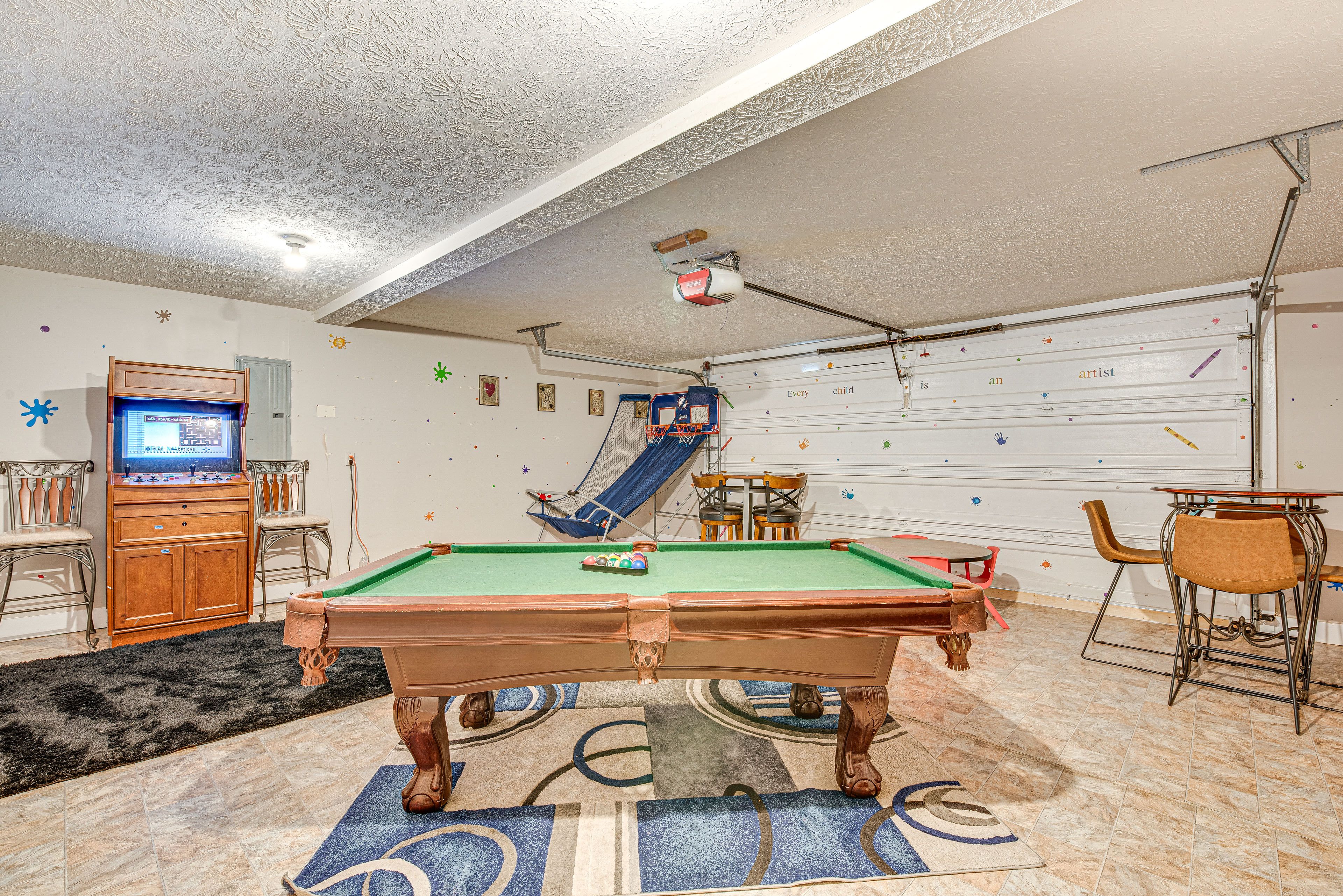 Game Room (Garage) | Pool Table | Pop-A-Shot | Kid's Toys