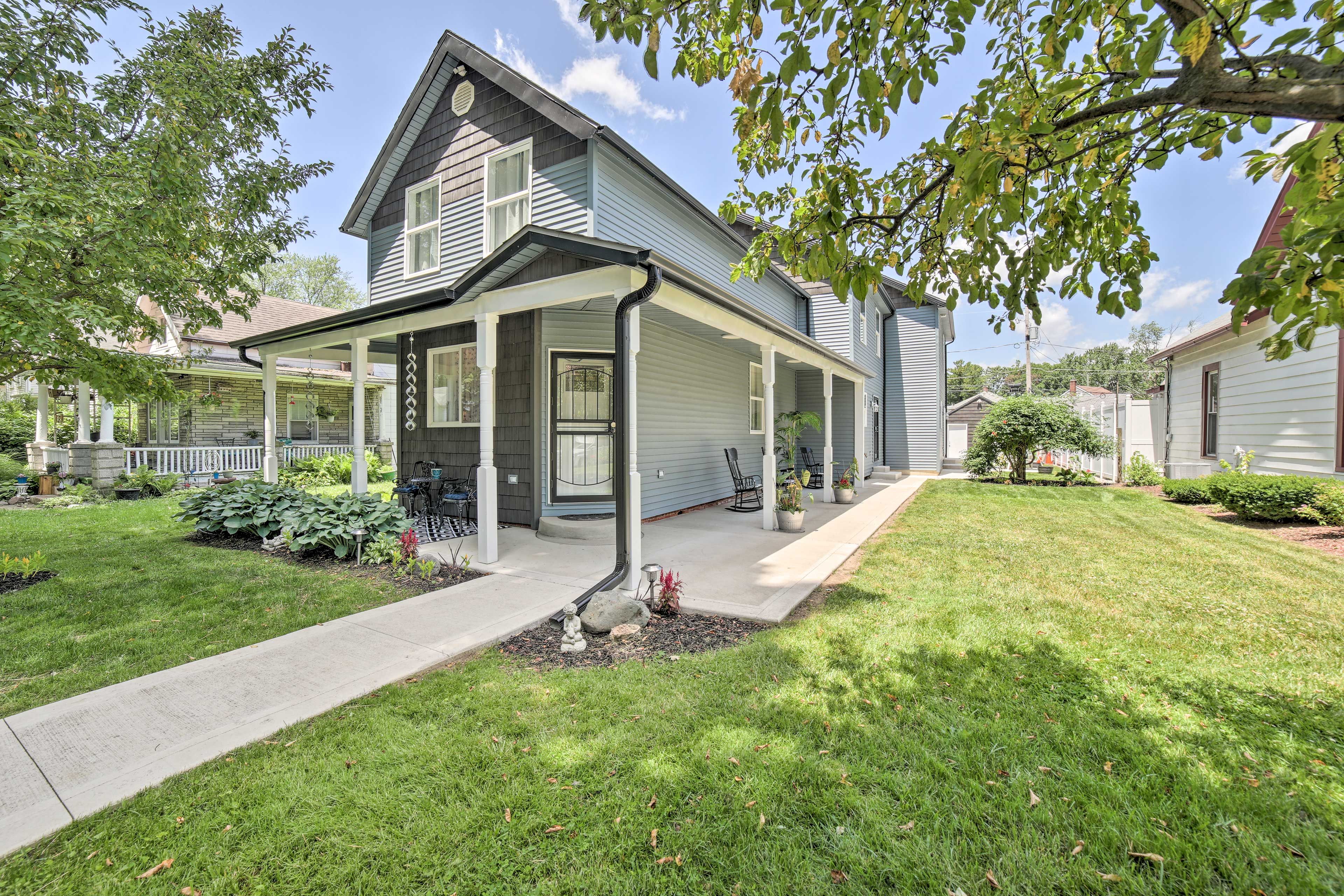 Parking | Ample Street Parking | No Driveway Access