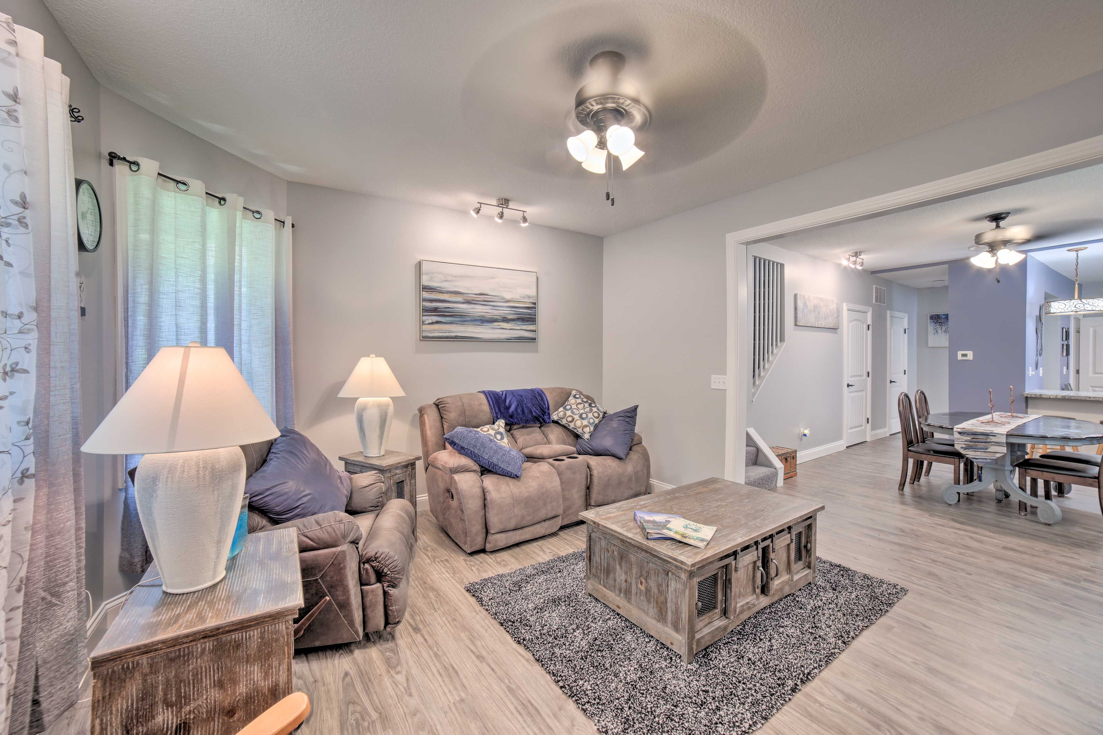 Living Room | Main Level | Free WiFi | Central A/C & Heating | Smart TV