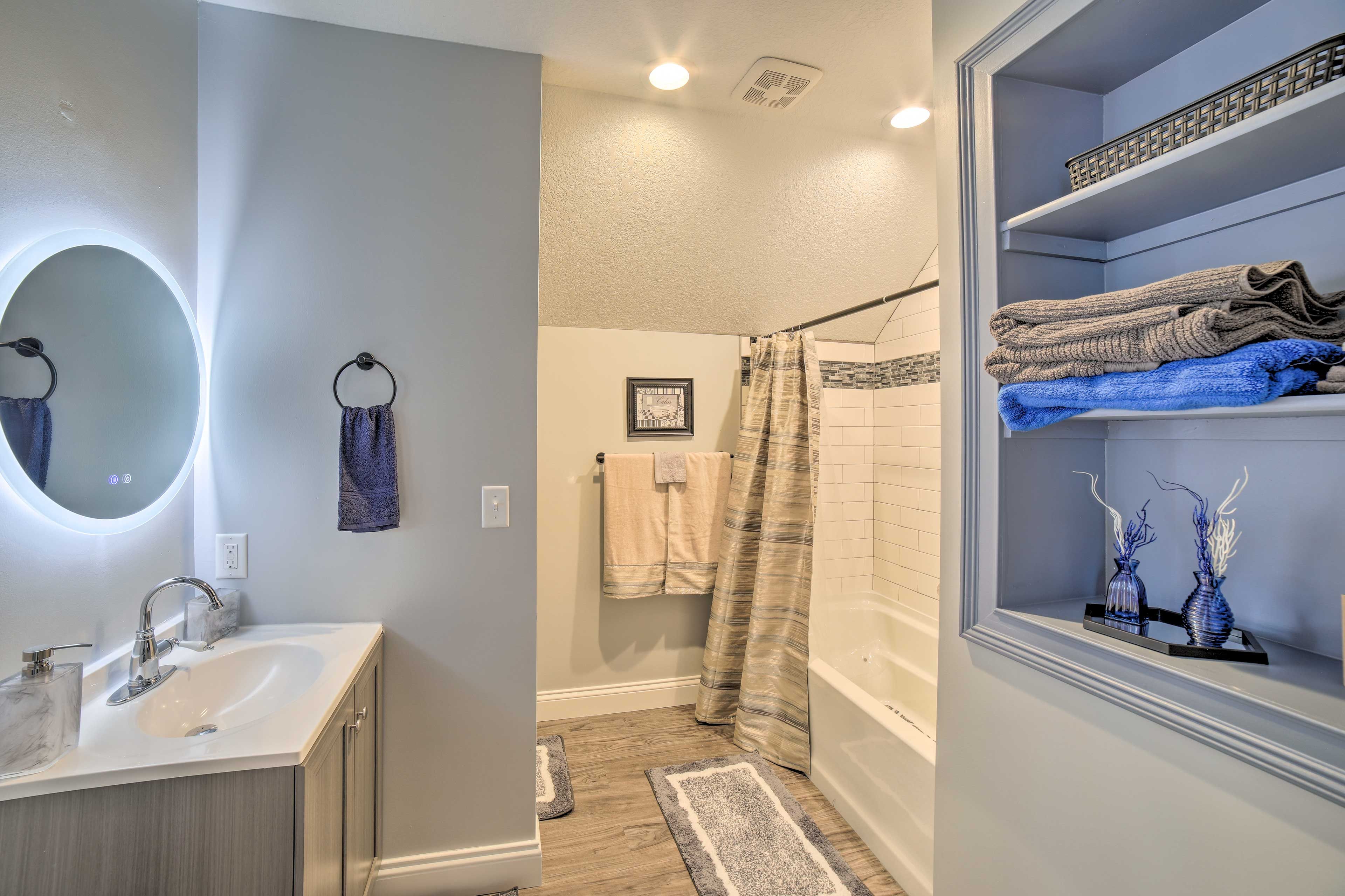 Full Bathroom | Complimentary Toiletries | Hair Dryer
