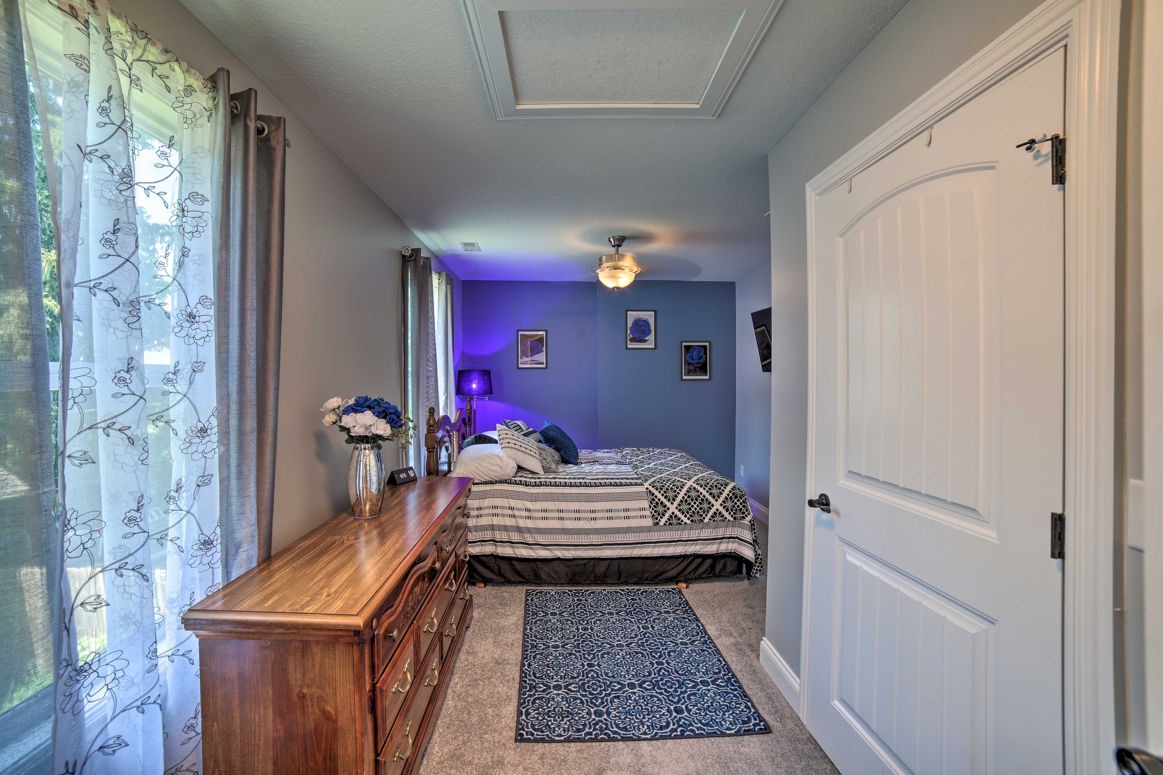 Bedroom 1 | Upper Level | Queen Bed | Linens Provided