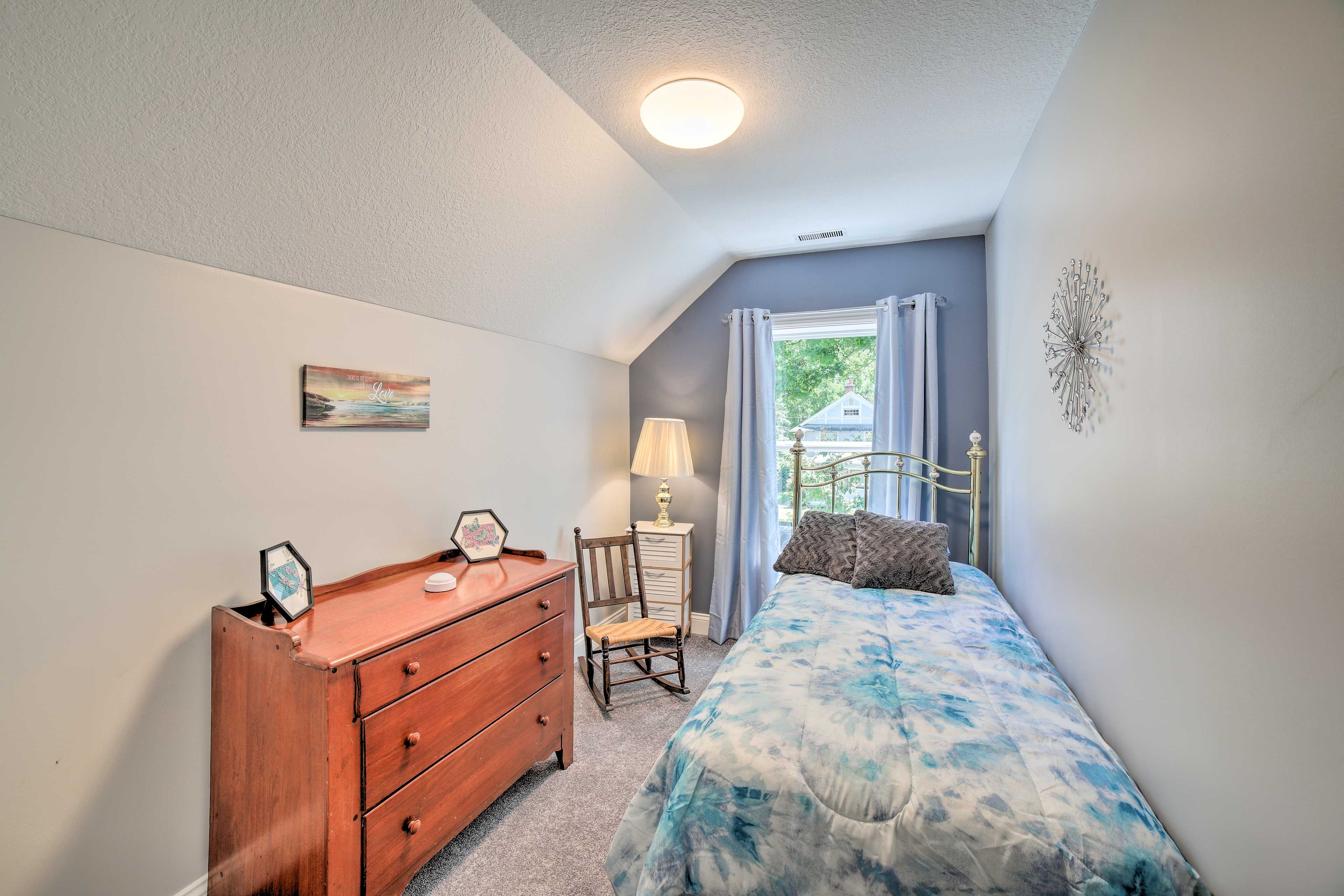 Bedroom 2 | Upper Level | Twin Bed