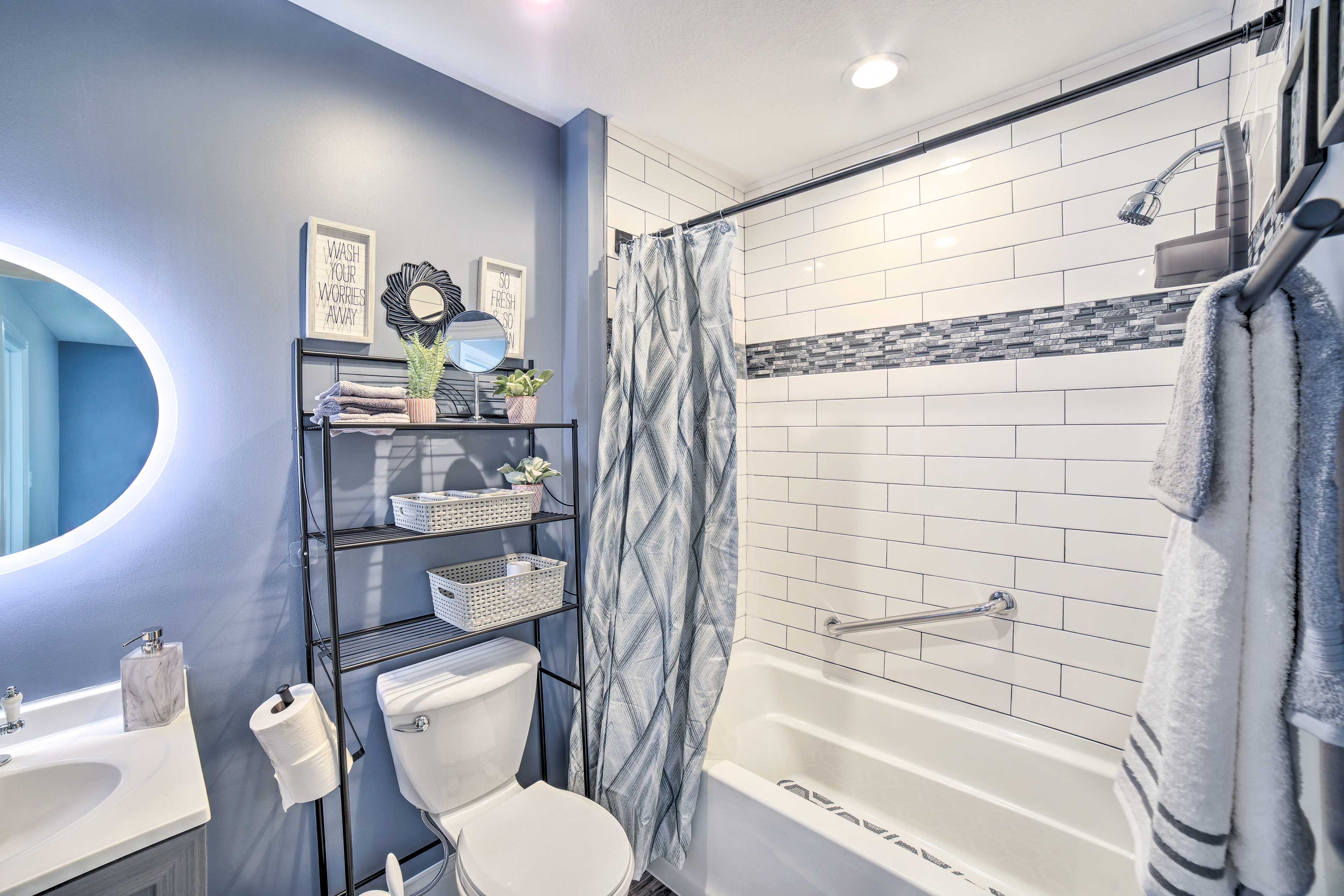 Full Bathroom | Towels Provided | Complimentary Toiletries | Hair Dryer
