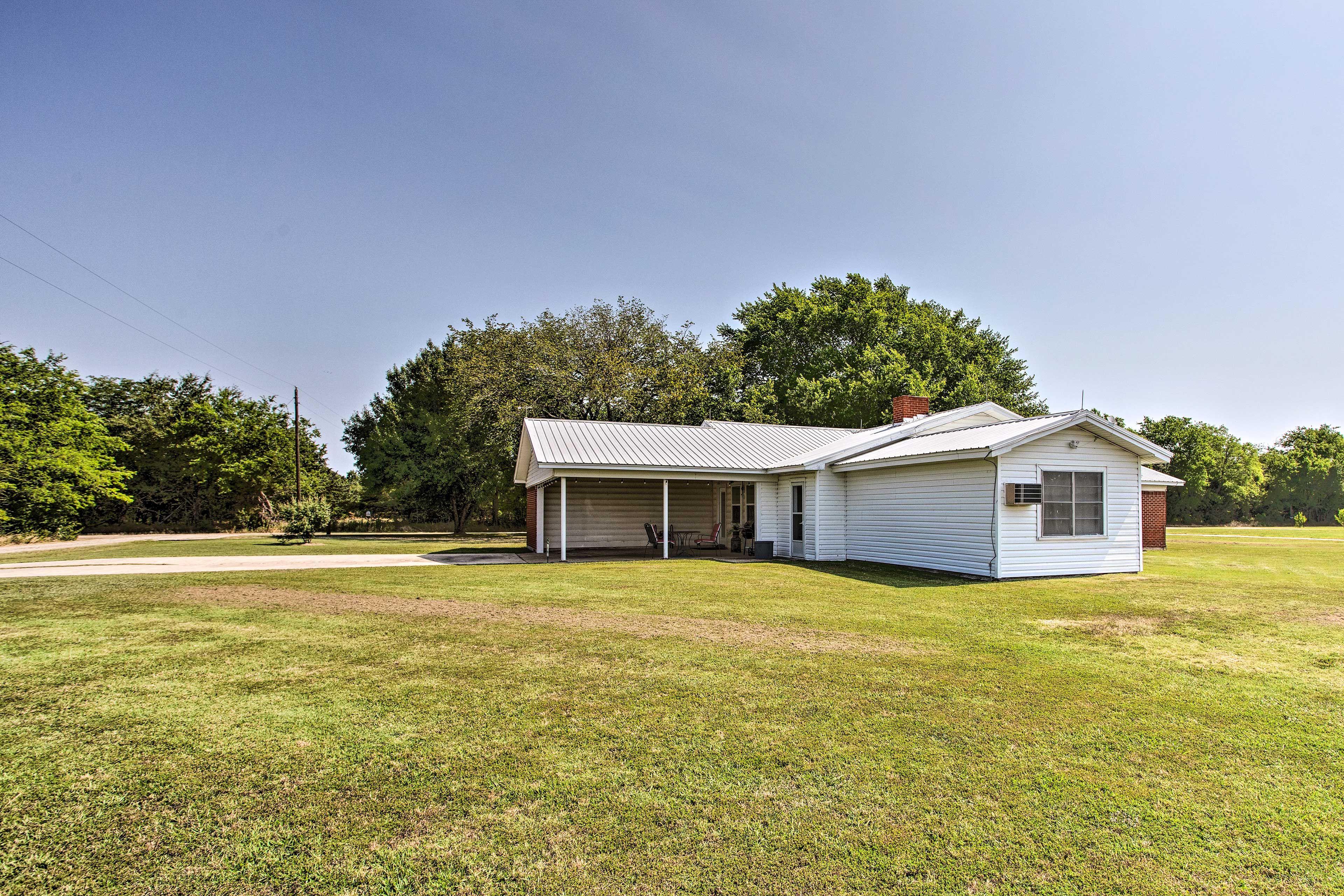 Home Exterior | Parking | Car Port (2 Vehicles) | Circle Driveway (3 Vehicles)