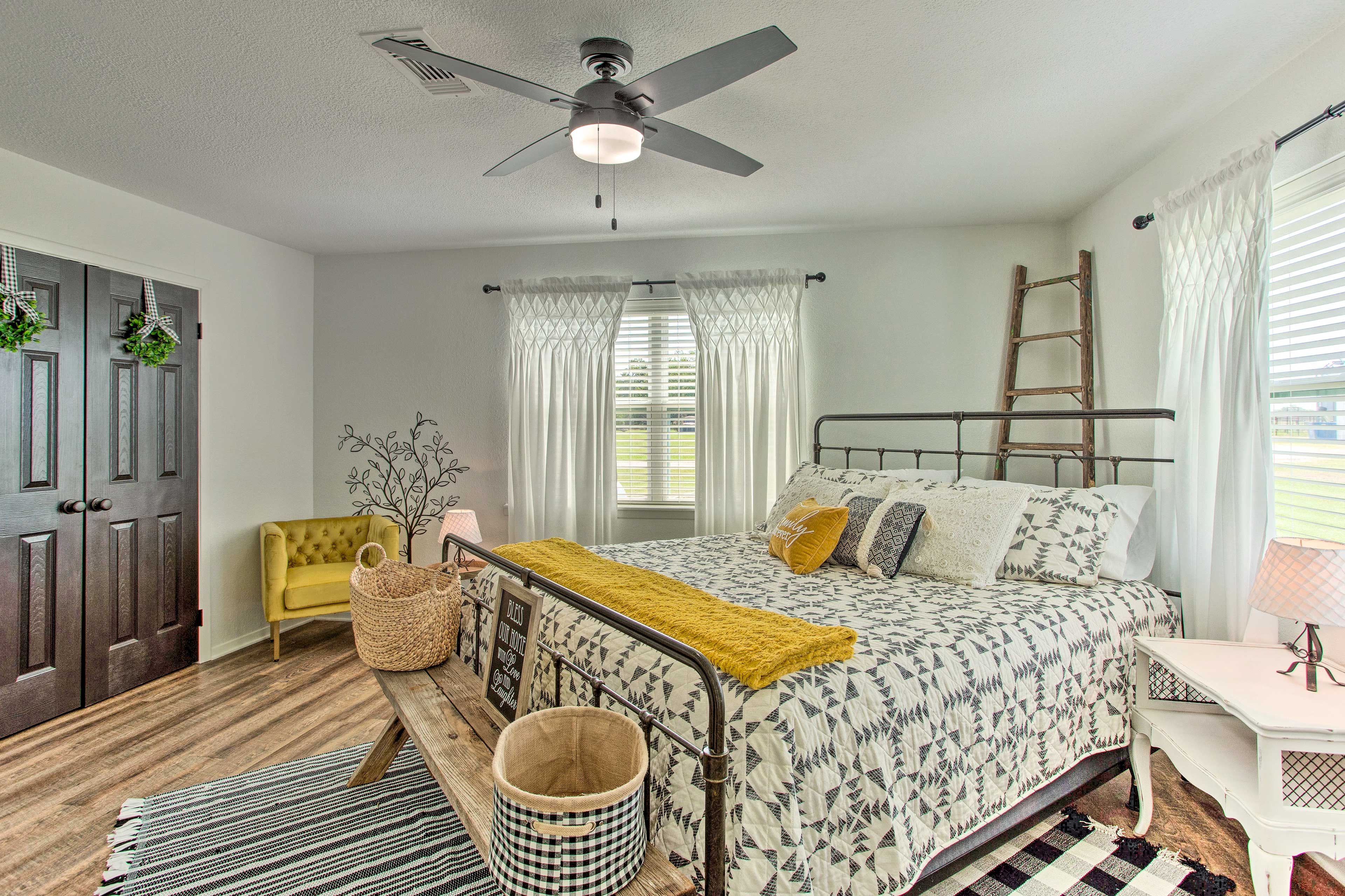 Bedroom 1 | King Bed | Main Floor | Linens Provided