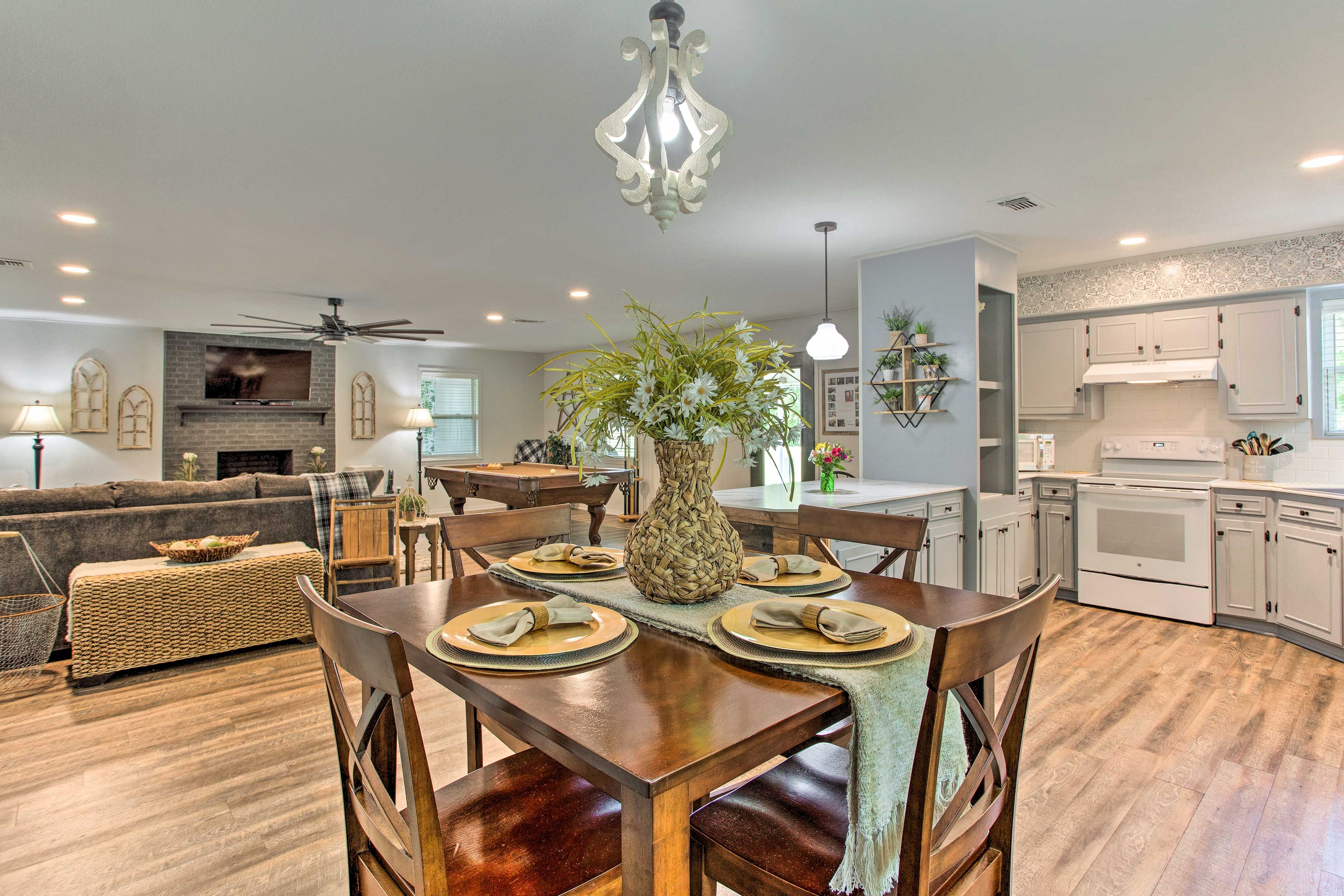 Dining Room | 2,500 Sq Ft | Pet Friendly w/ Fee | Spacious Yard