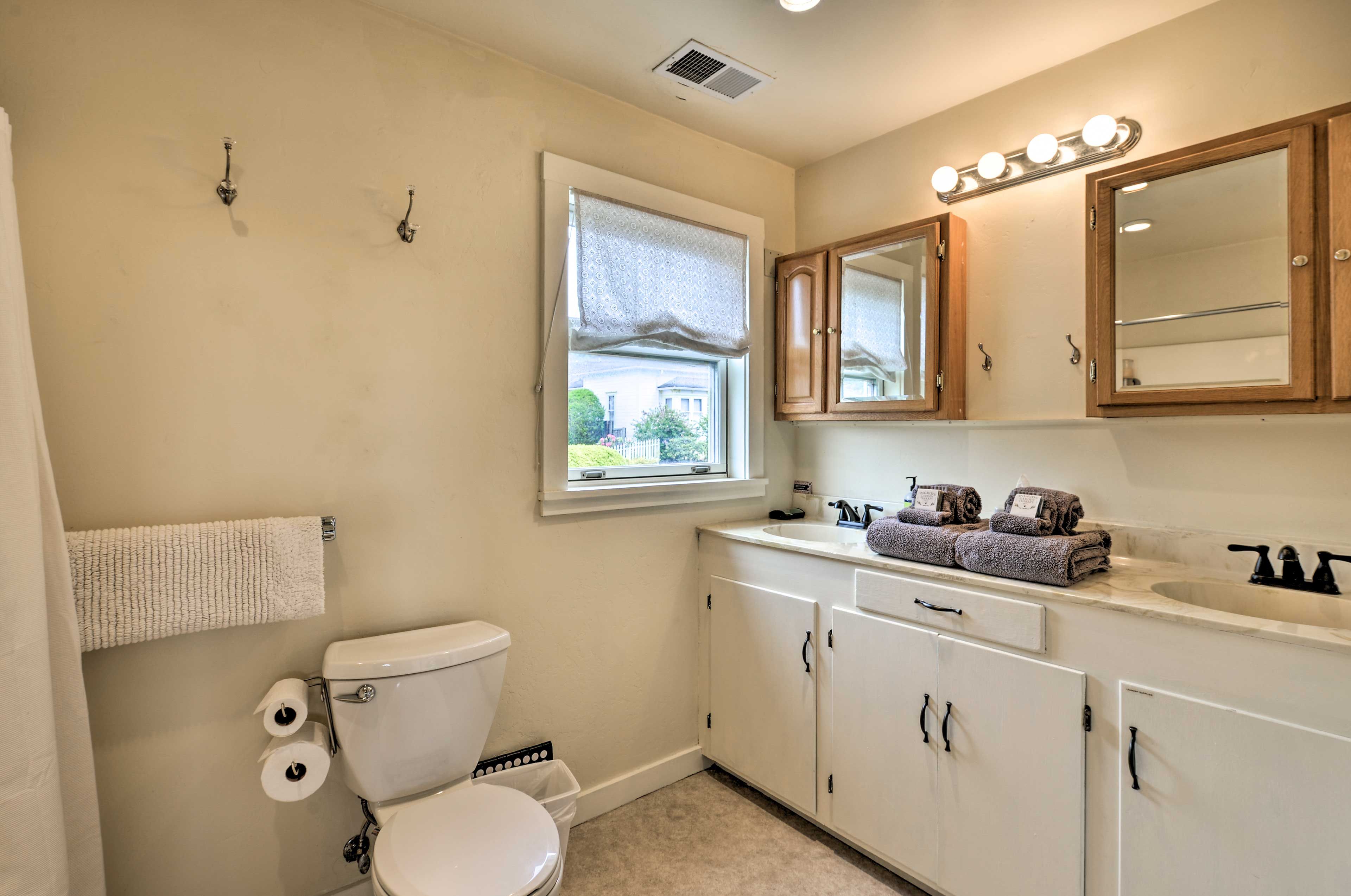 Full Bathroom | Washer & Dryer