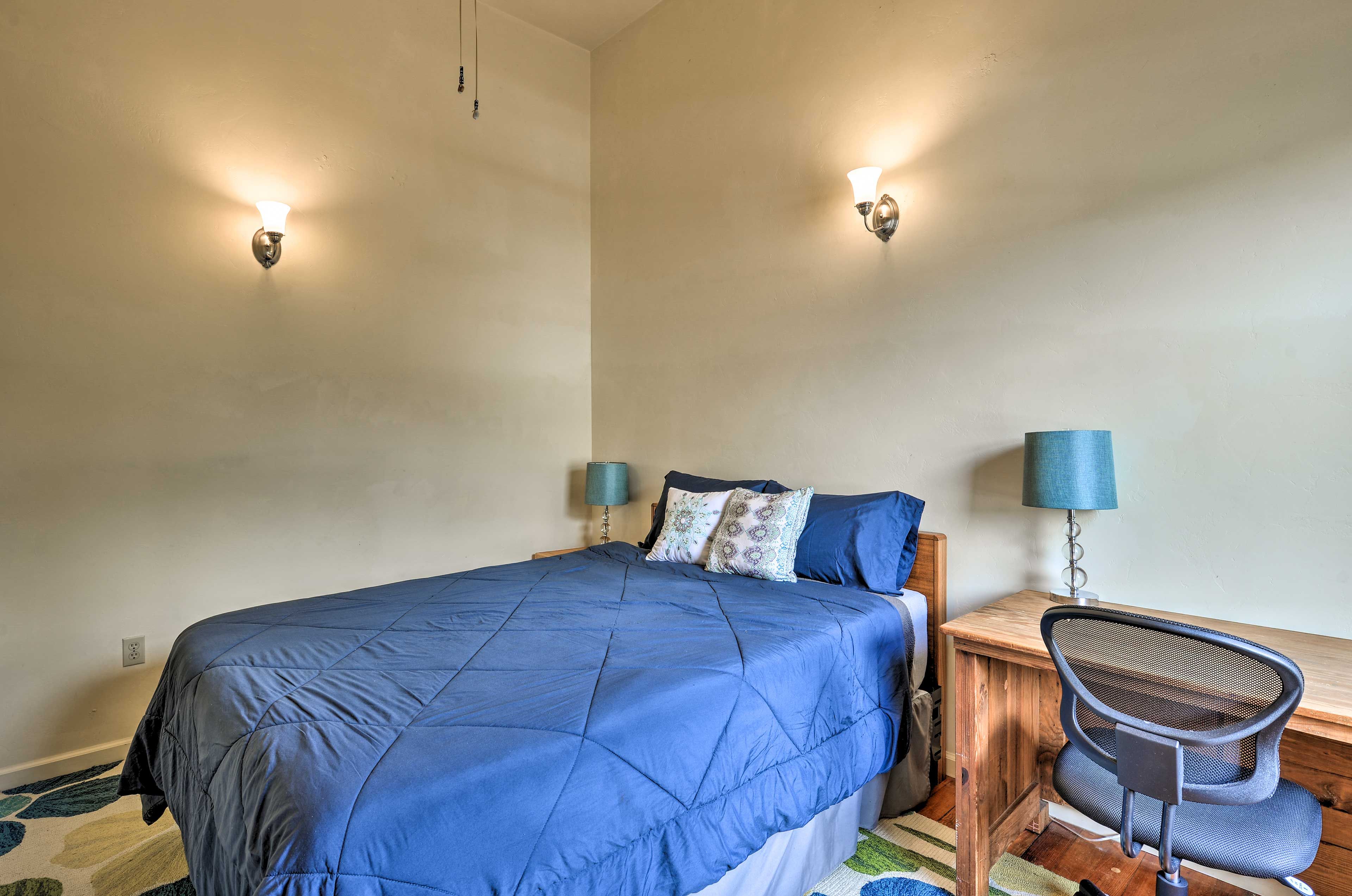 Bedroom 2 | Queen Bed