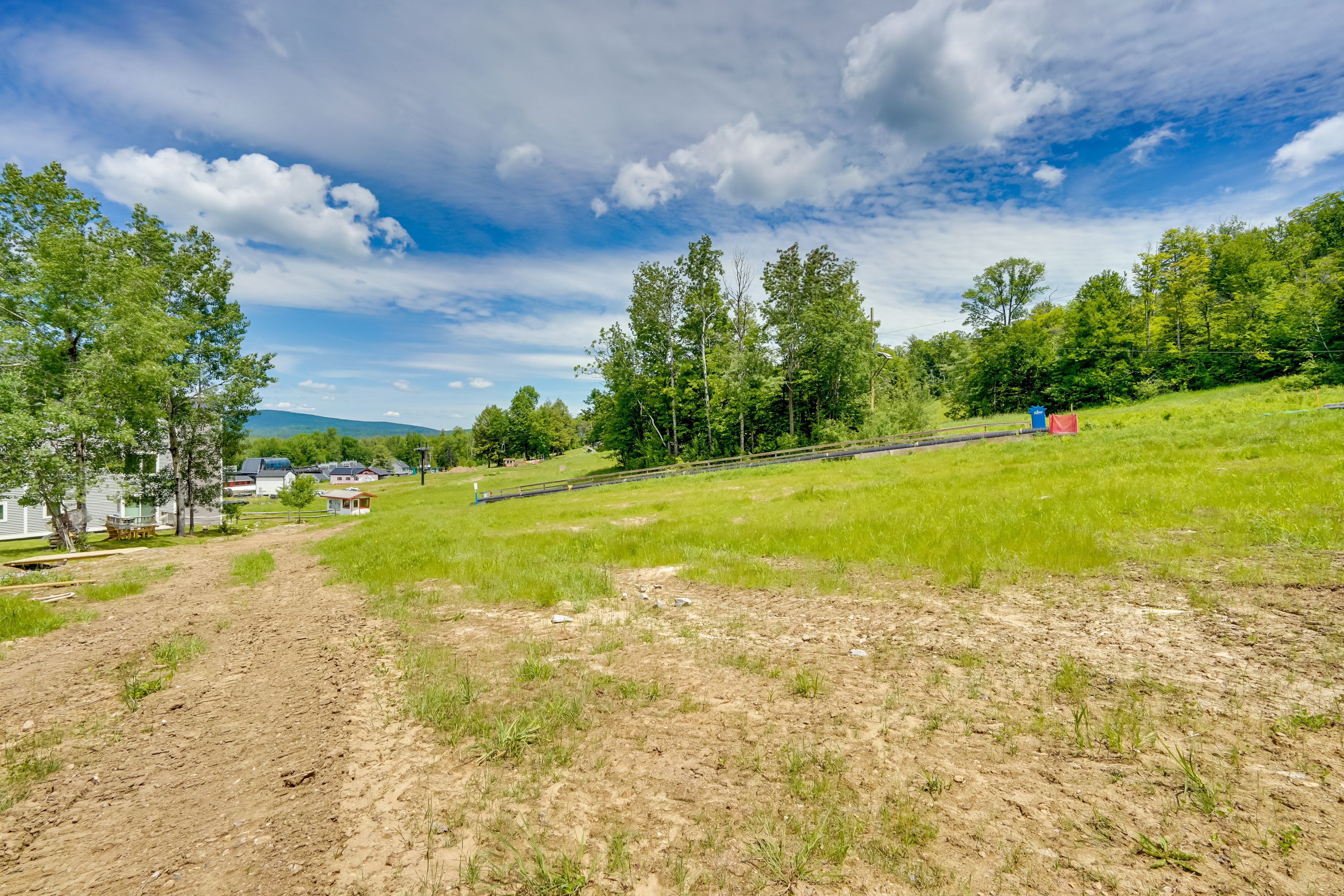 Community Outdoor Space | Hiking Trails On-Site