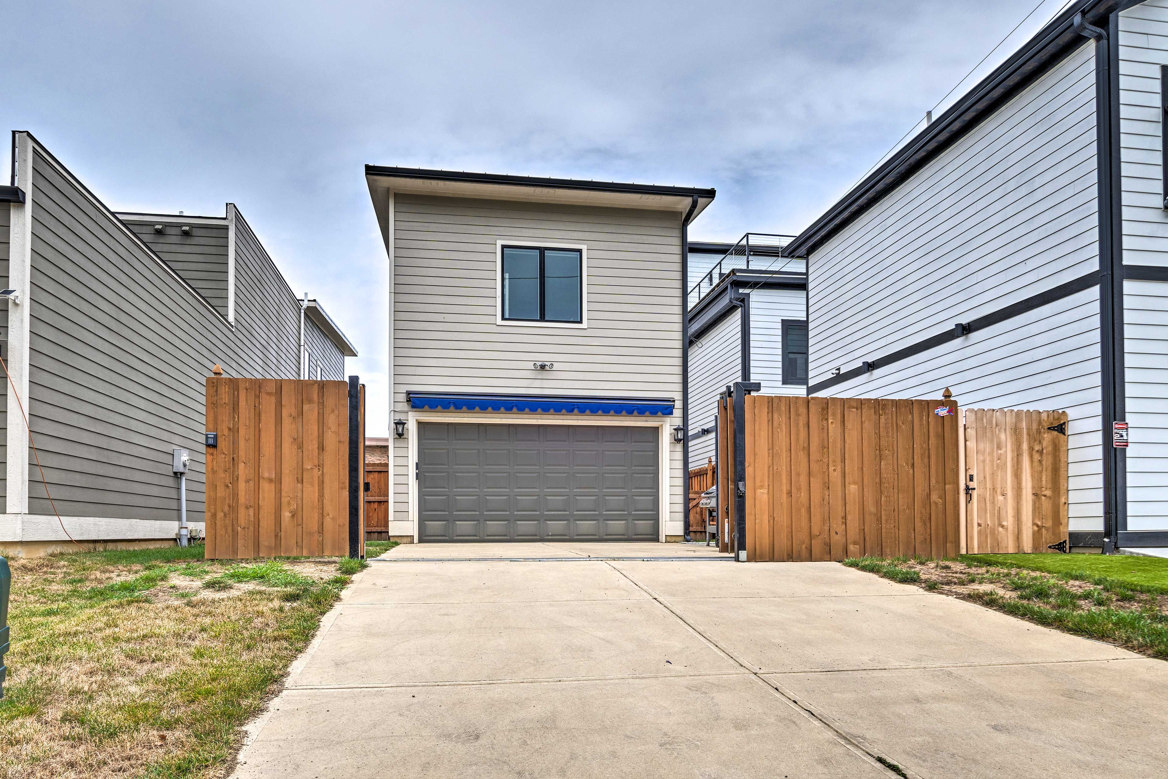 Garage | Parking for 1 Vehicle | Driveway | Parking for 1 Vehicle