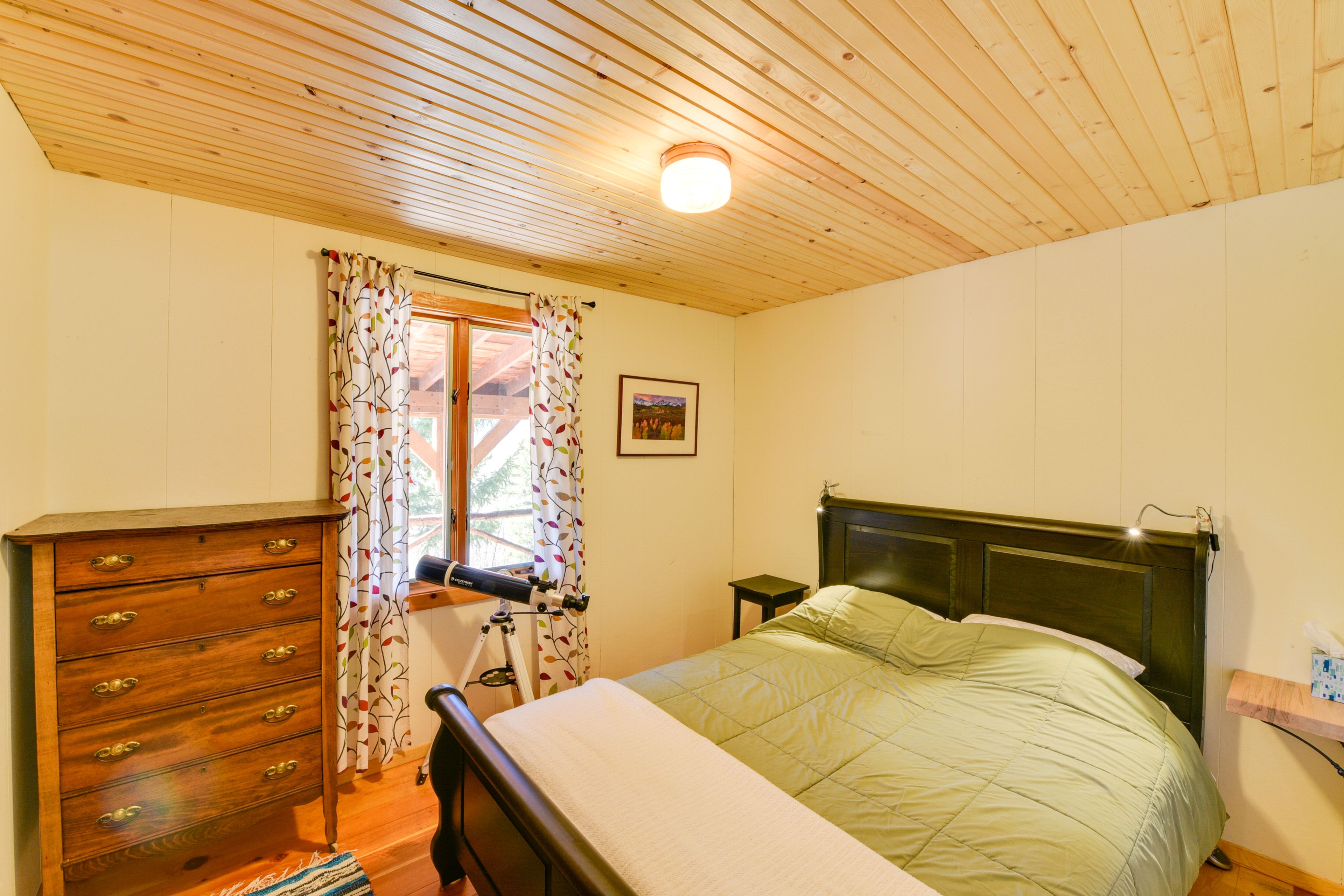 Bedroom 1 | Queen Bed | Linens Provided | Telescope