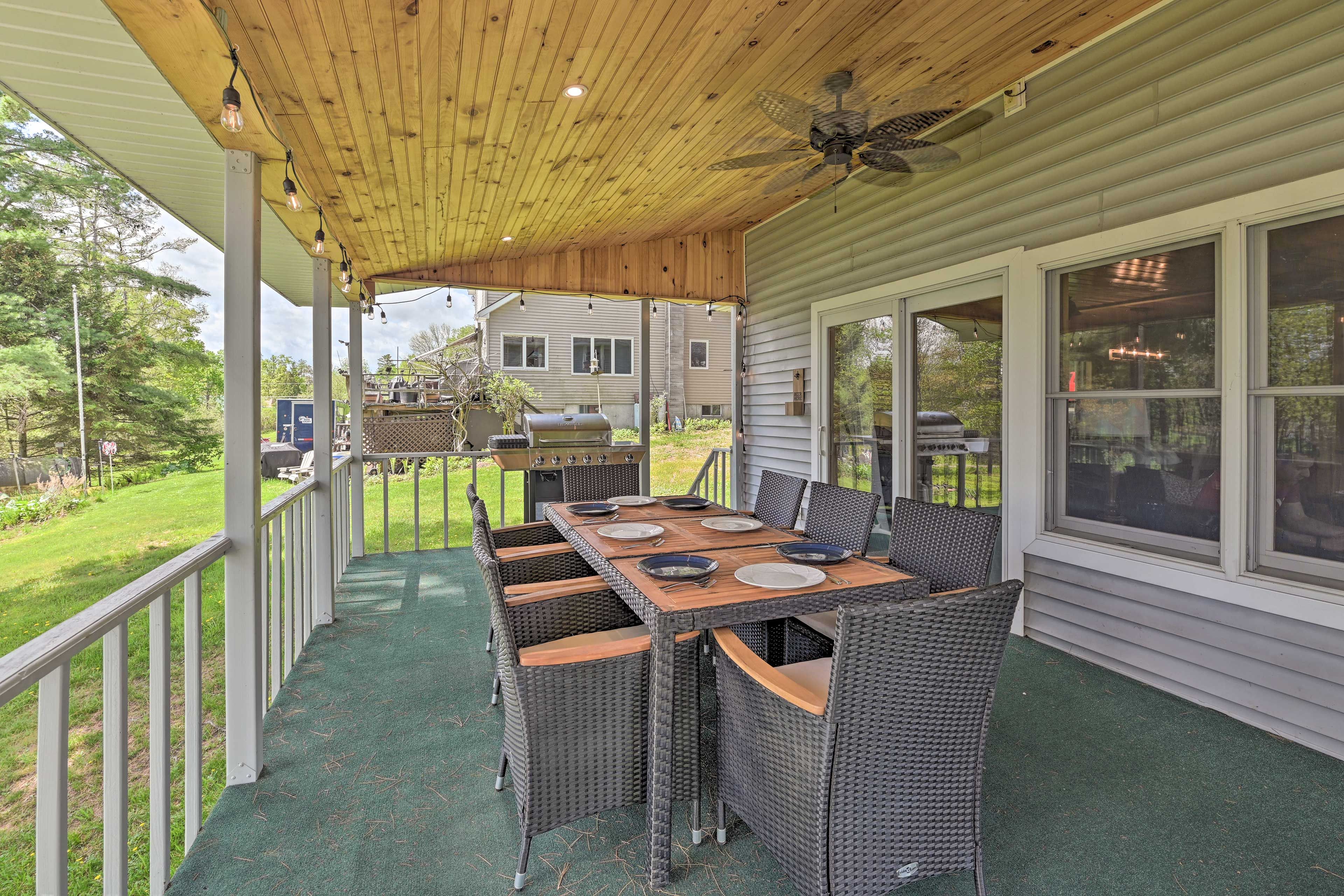 Covered Deck | Gas Grill