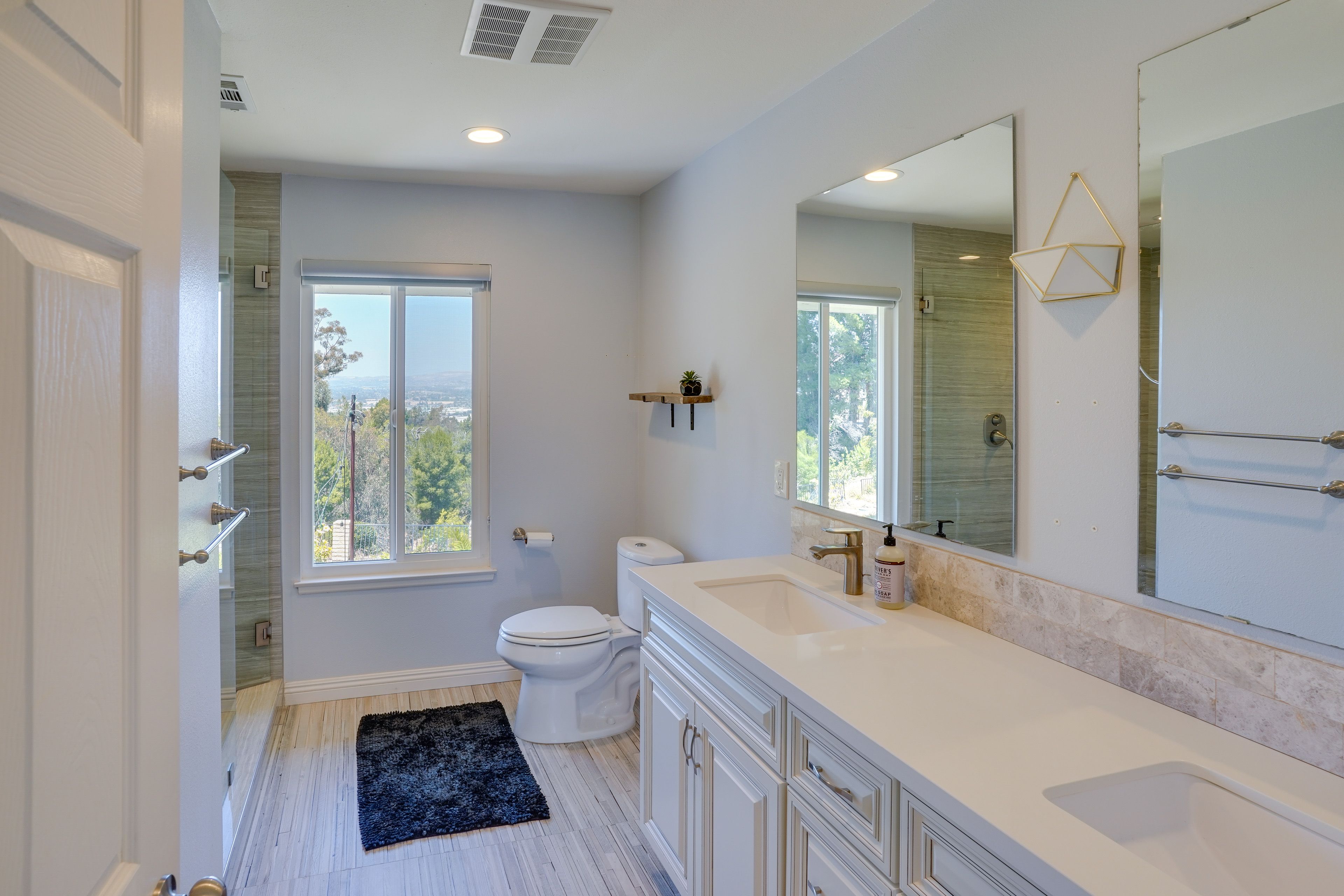 Full Bathroom | Complimentary Toiletries | Hair Dryer