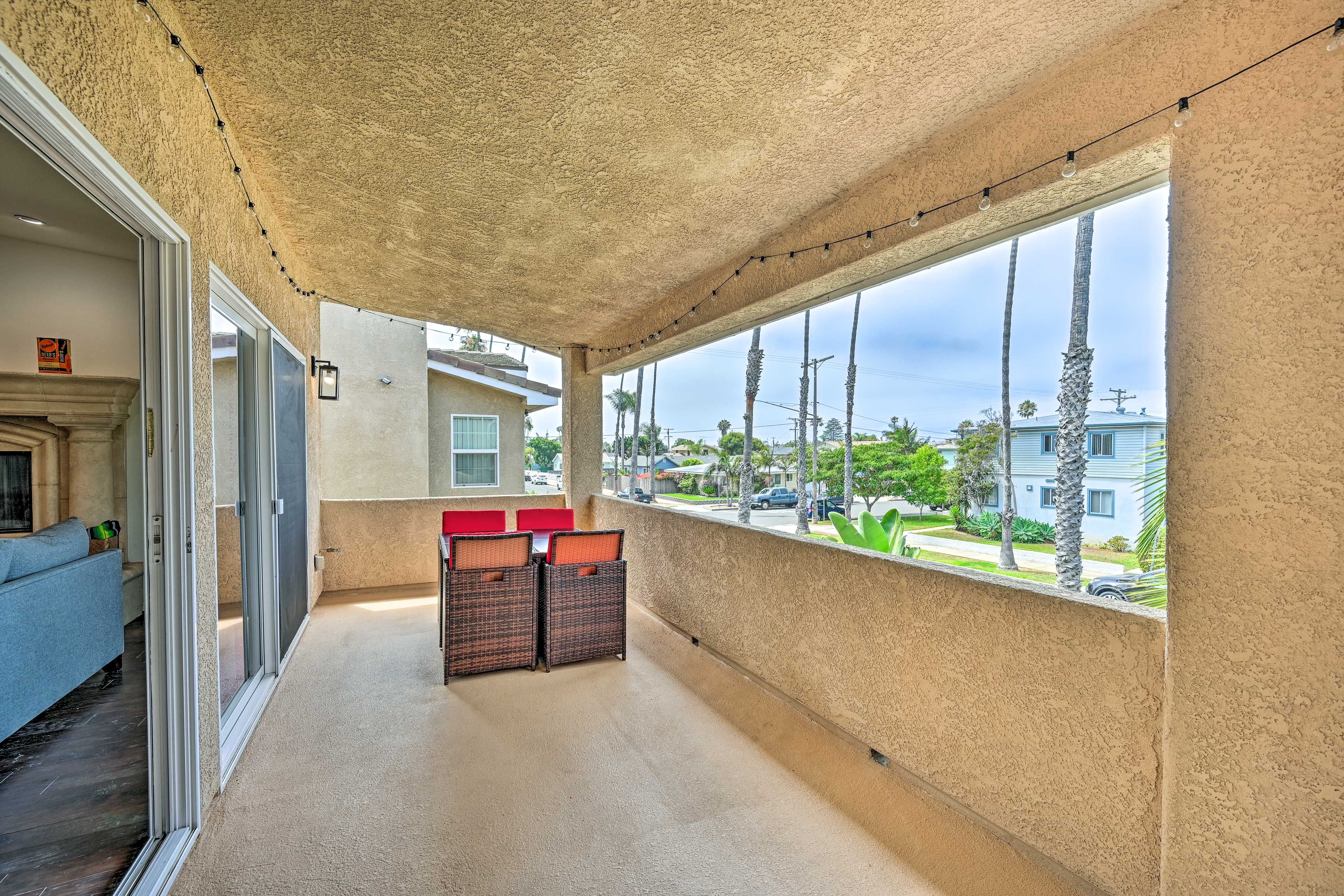 Balcony | Outdoor Dining Area