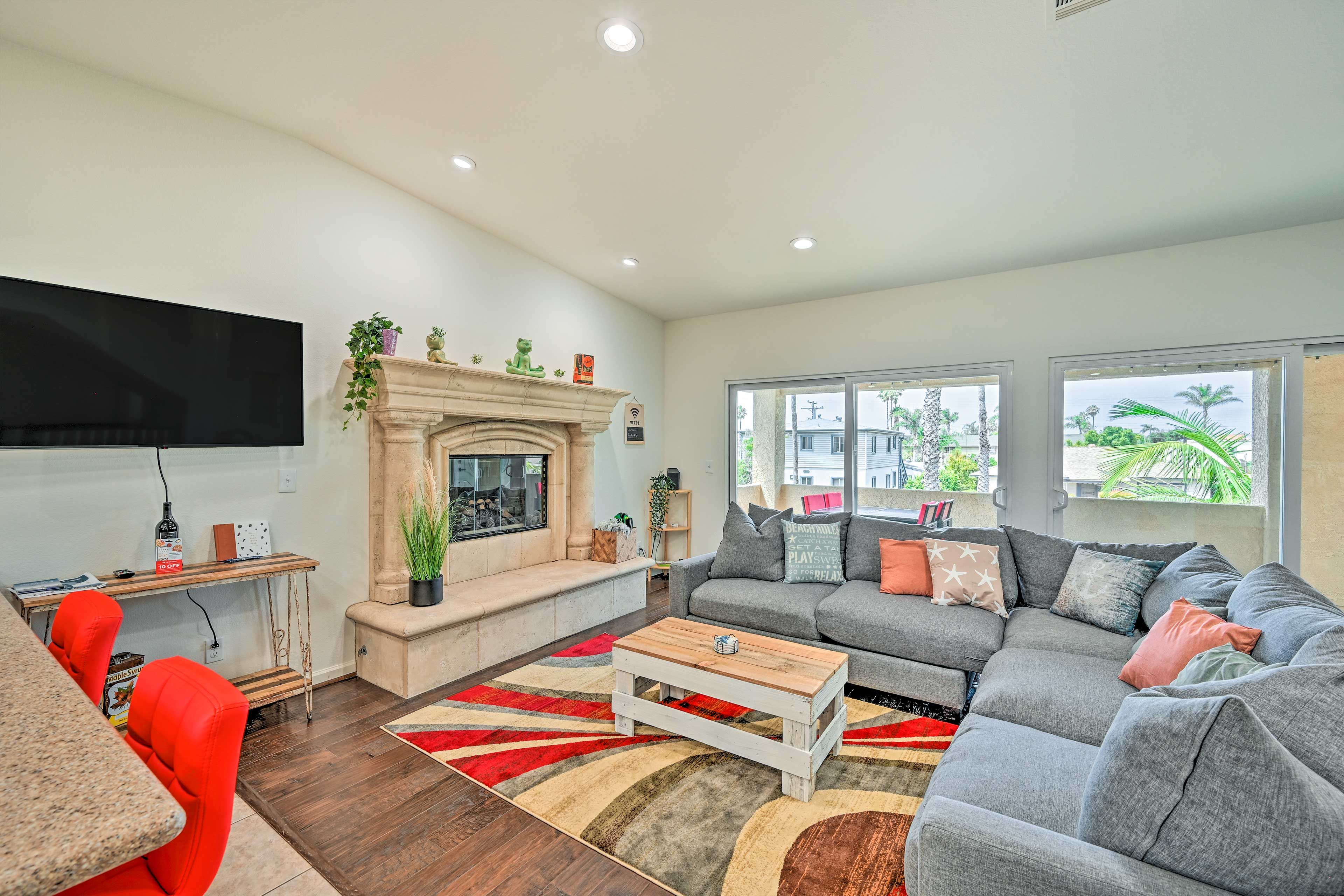 Living Room | Fireplace | Smart TV