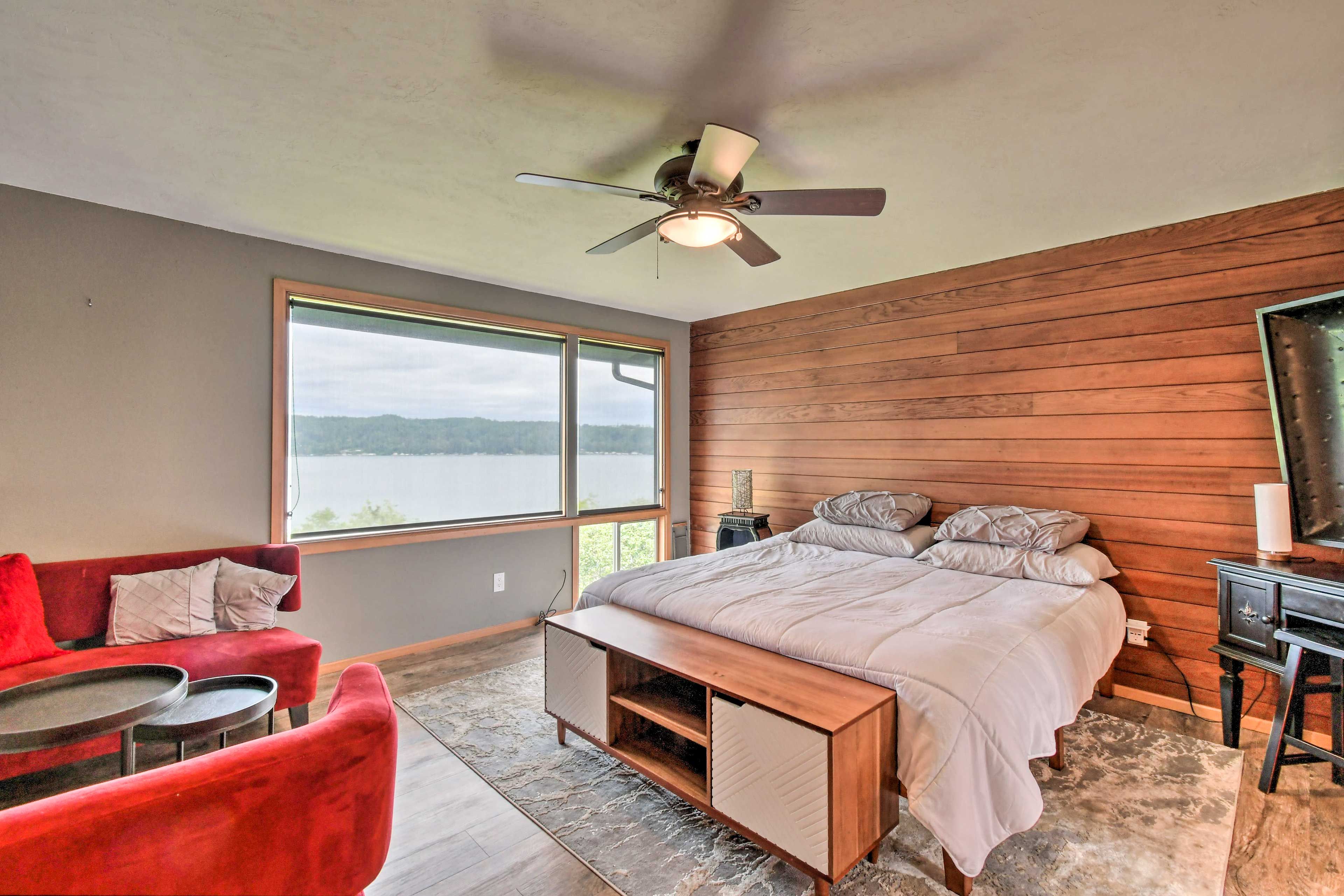 Bedroom 1 | King Bed | Main Floor