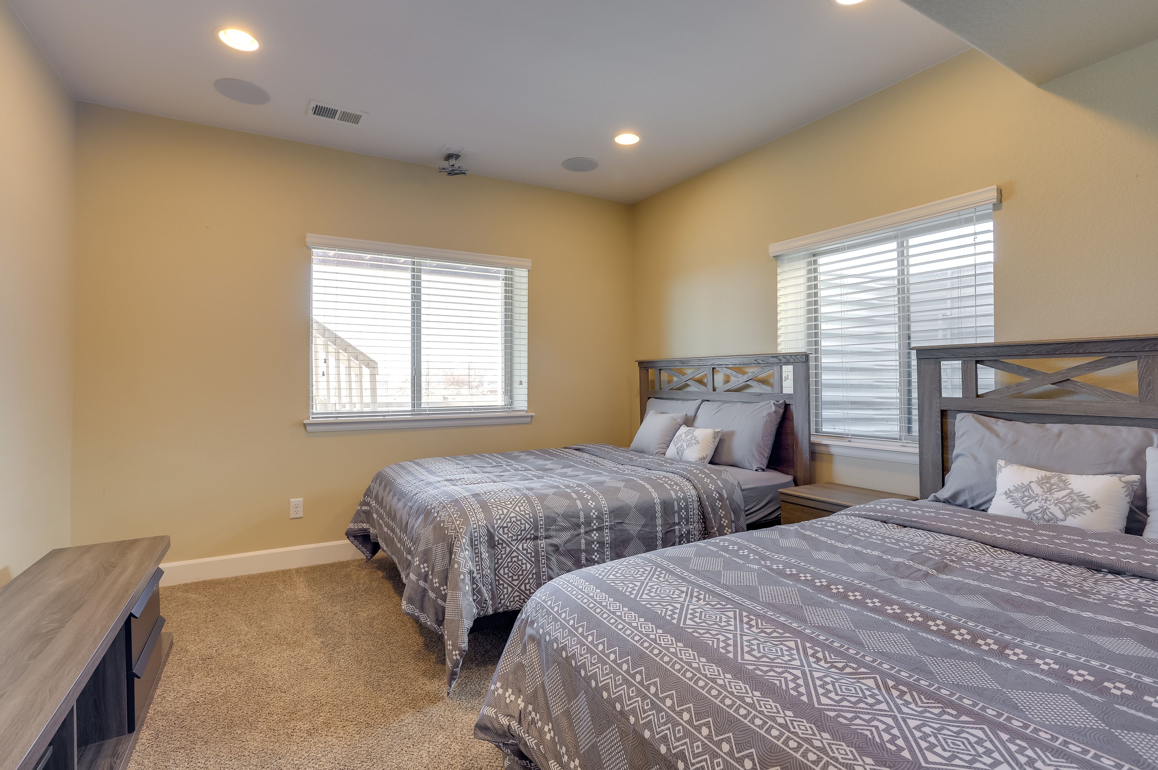 Bedroom 5 | 2 Queen Beds