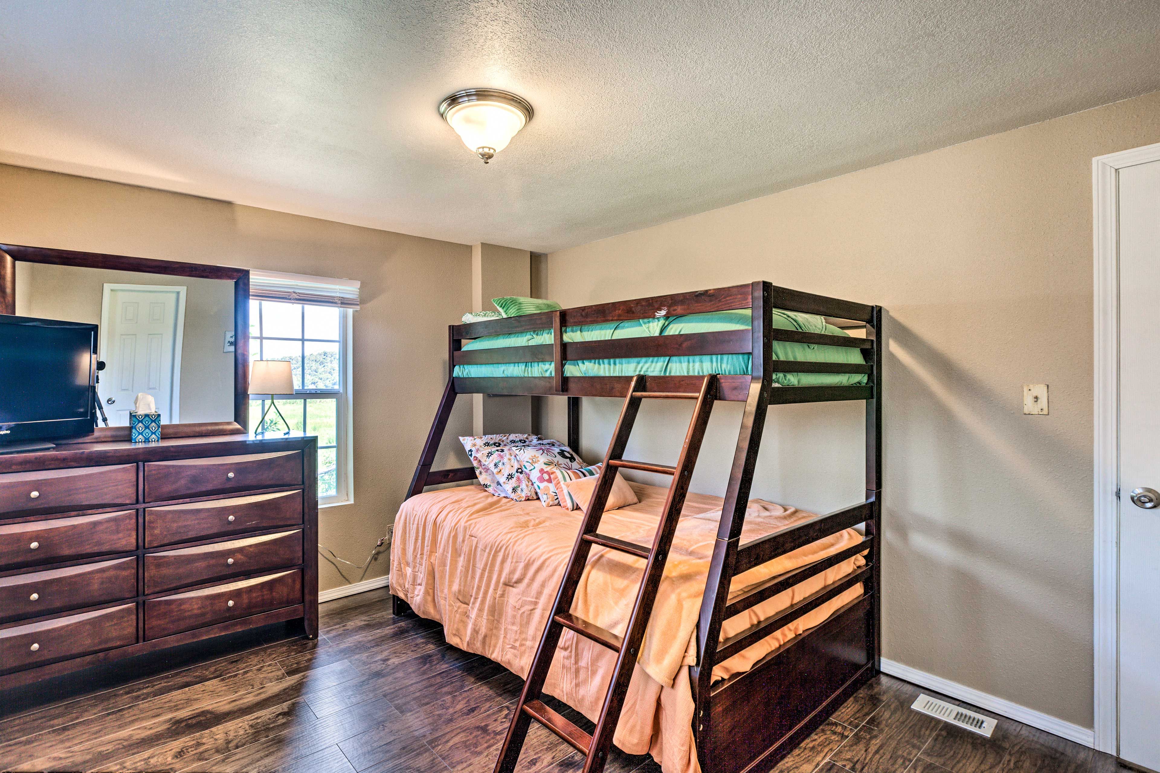 Bedroom 4 | Twin/Full Bunk Bed | Smart TV