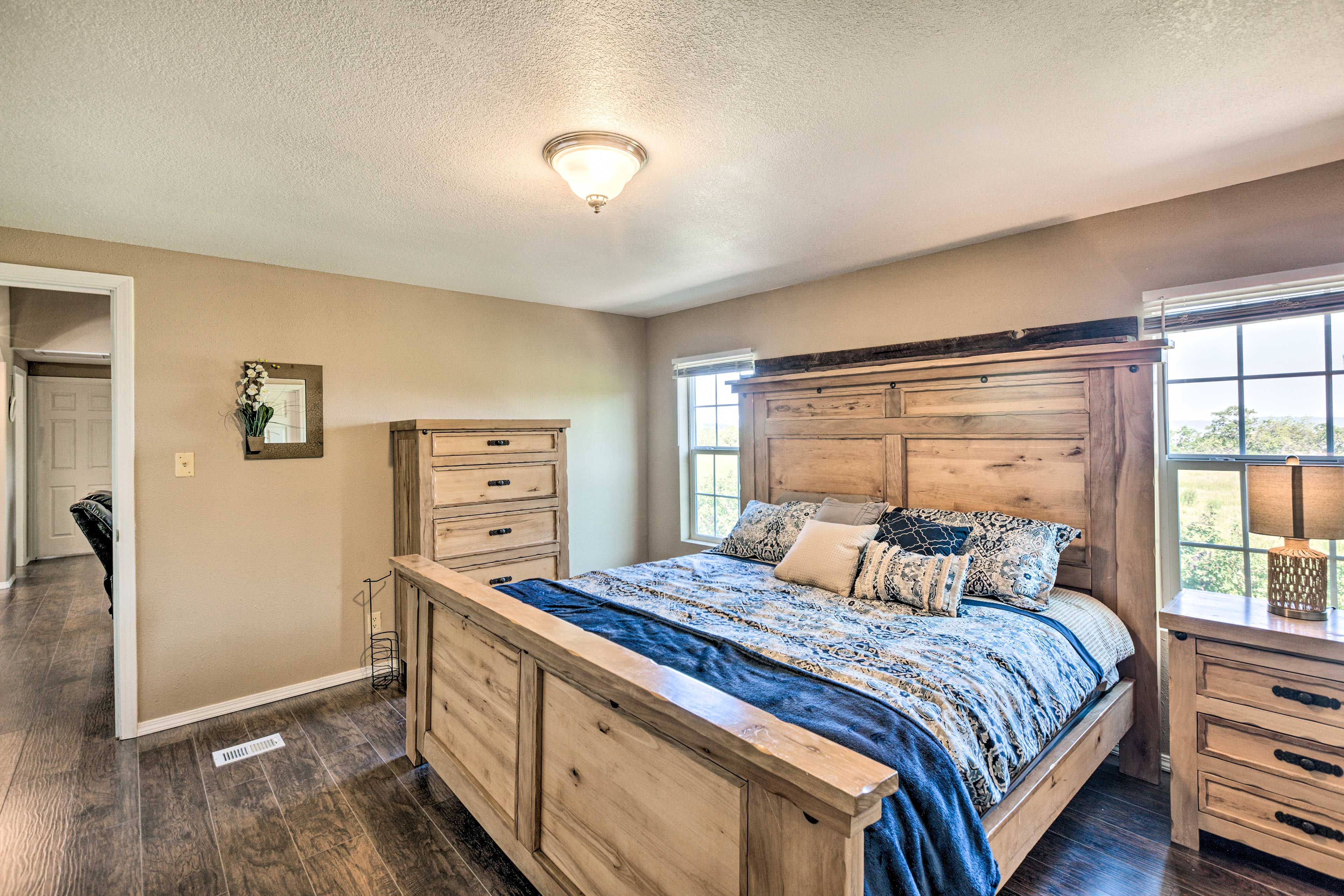 Bedroom 1 | King Bed | Smart TV